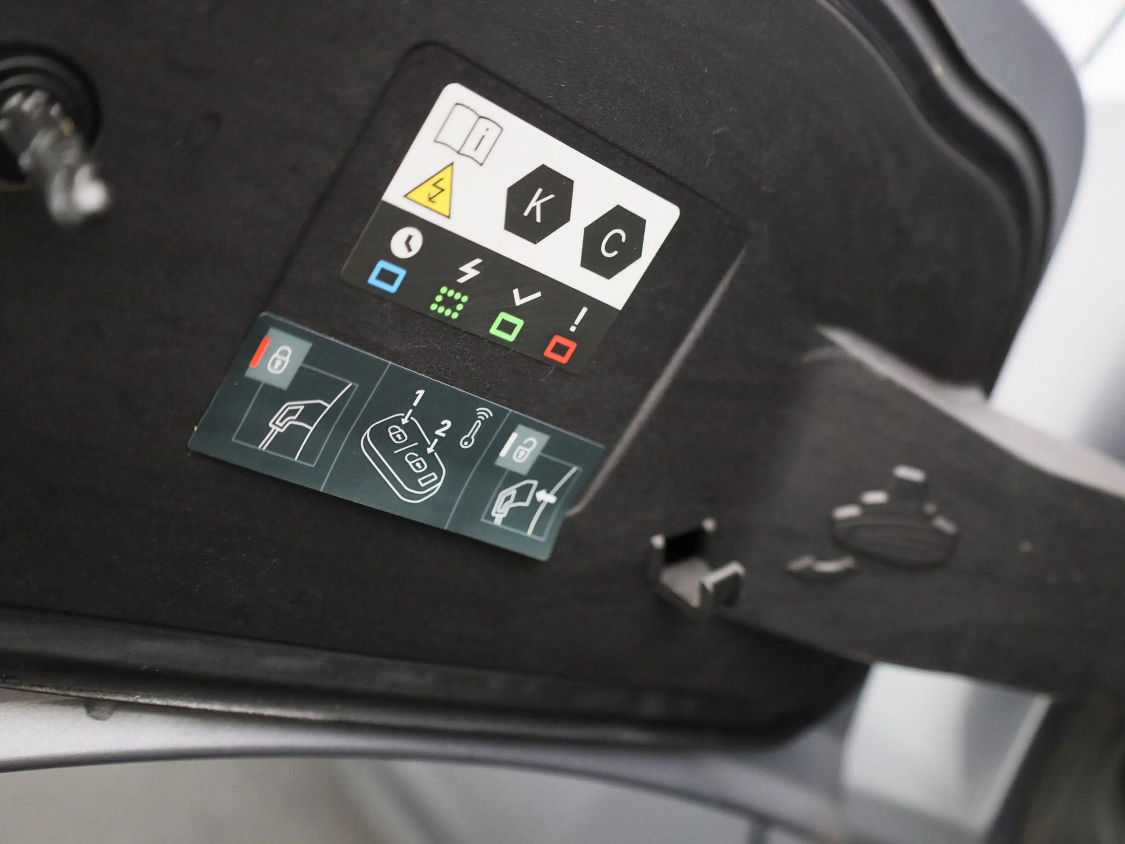 Opel Mokka-E BEV 50kWh e-Ultimate — photo 13