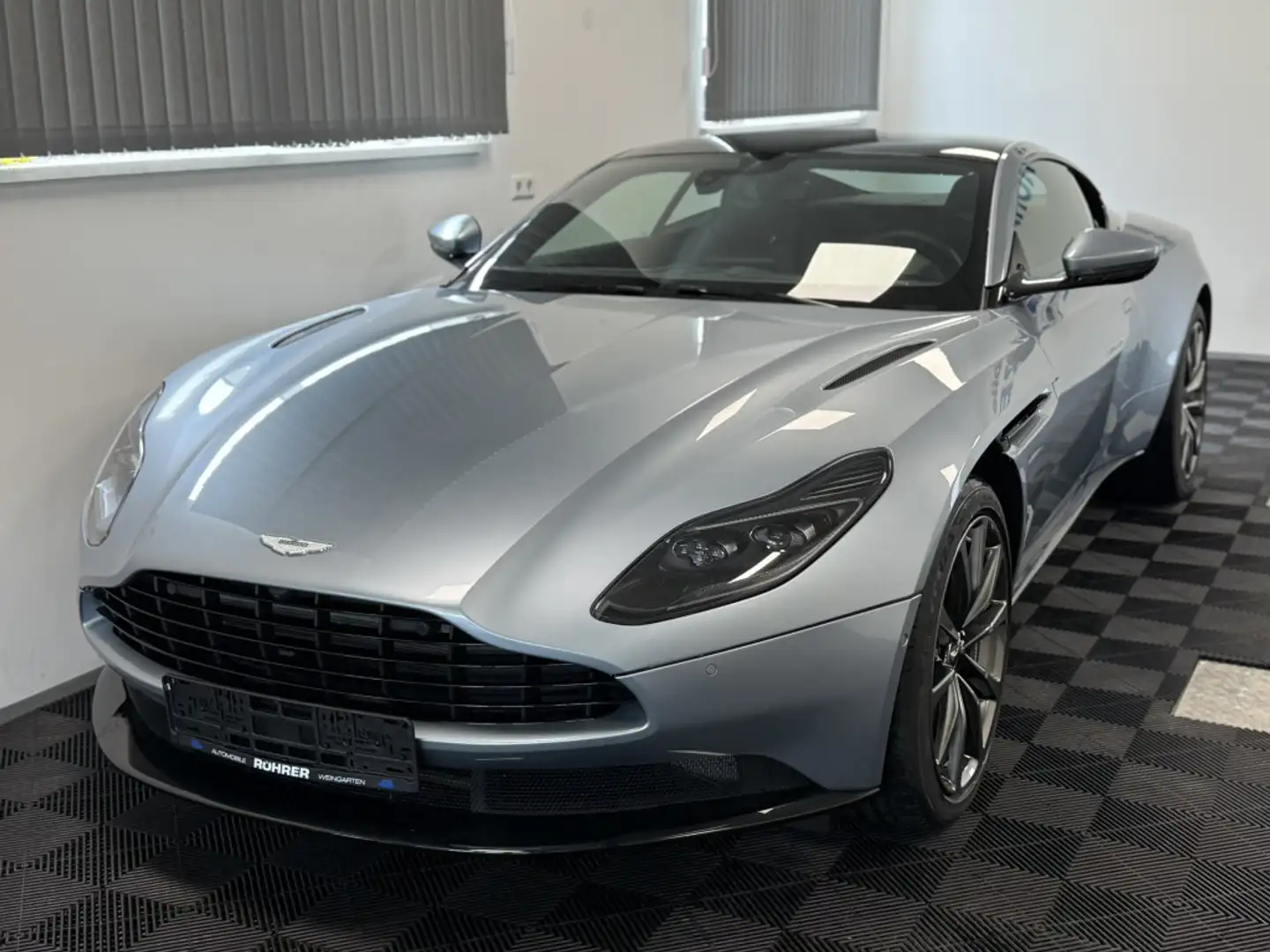 Aston Martin DB11 4.0 V8 Skyfall-Silver 1.Hand unfallfrei Plateado - 1