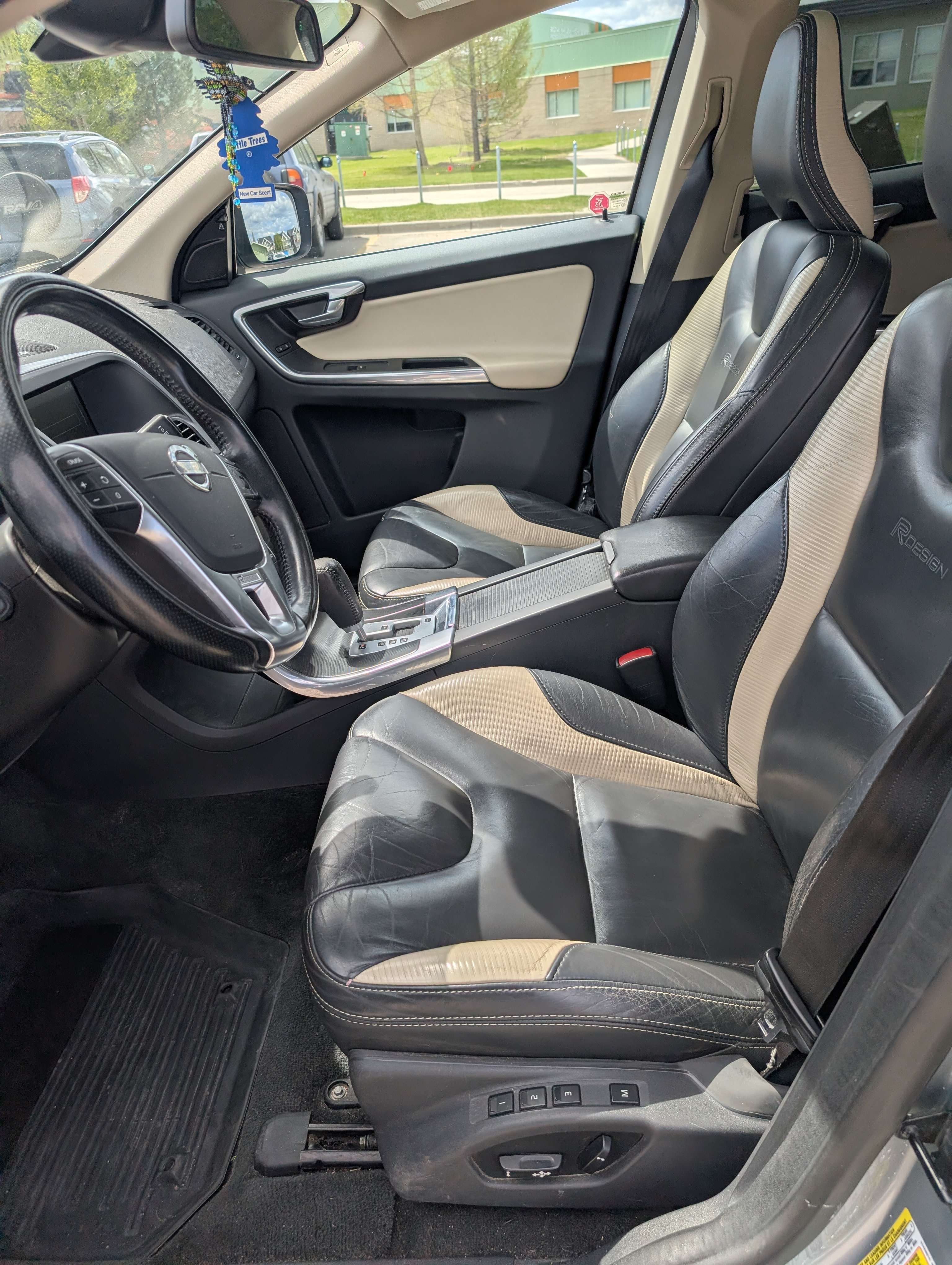 2012 Volvo XC60 T6 R-Design thumb 7