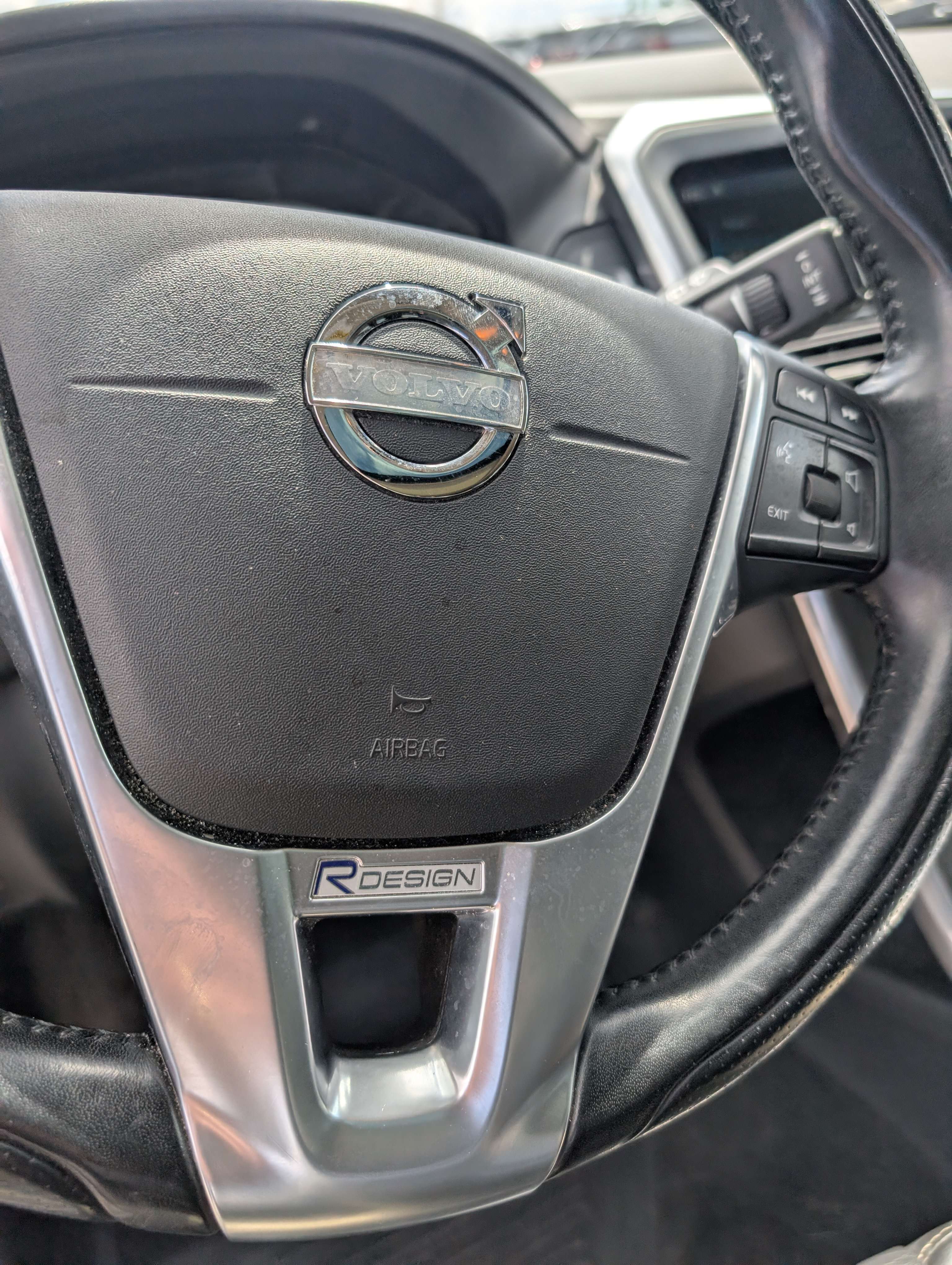 2012 Volvo XC60 T6 R-Design thumb 9