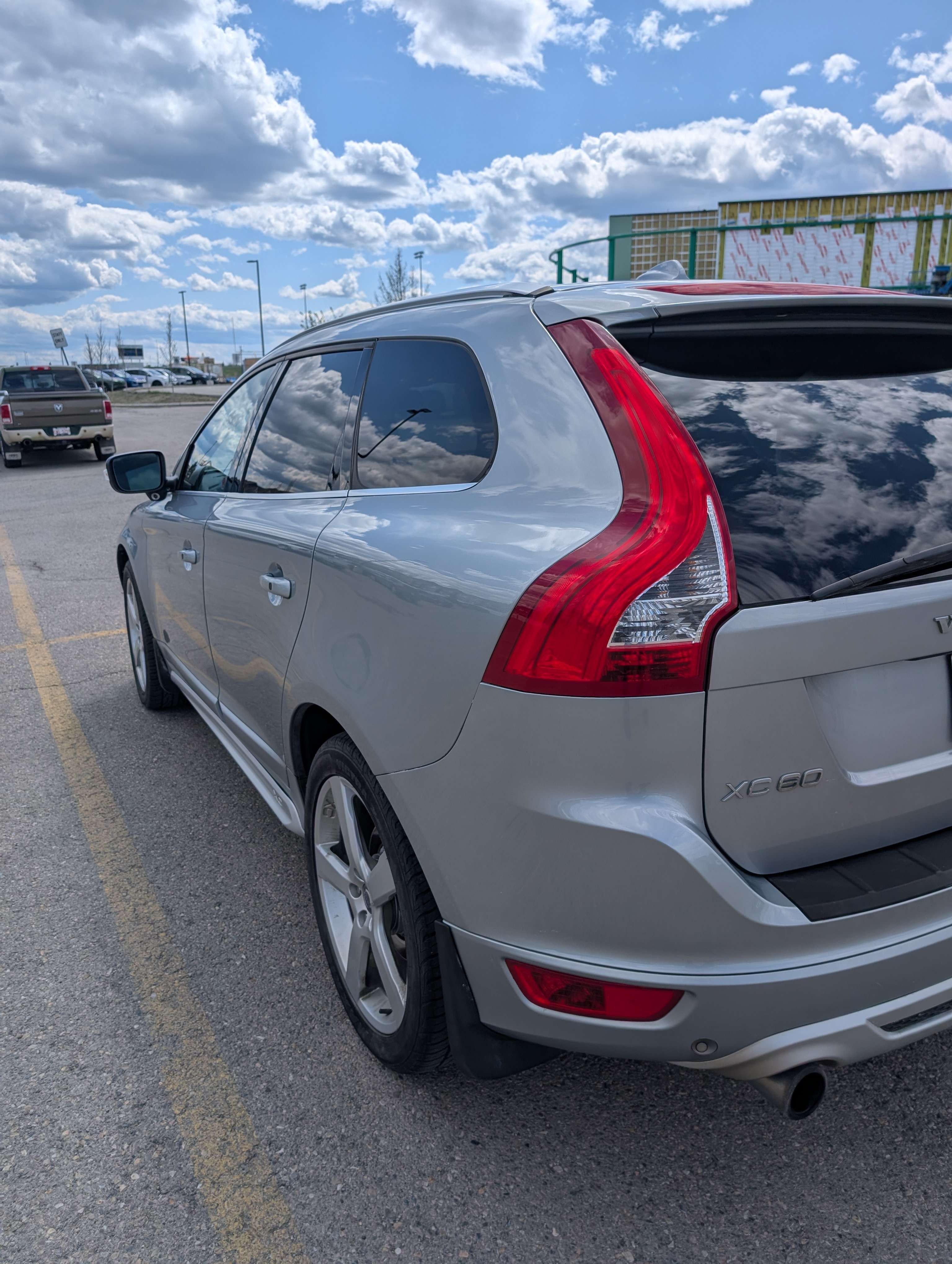 2012 Volvo XC60 T6 R-Design alt 2
