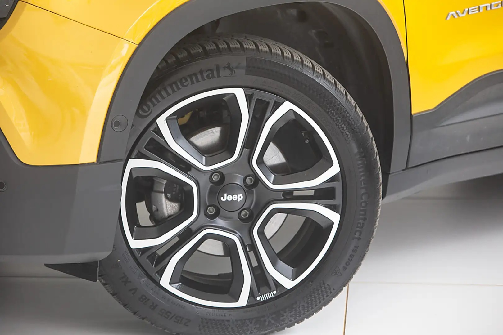 Jeep Avenger 1.2 e-Hybrid Summit e-DCT6 Gelb - 2