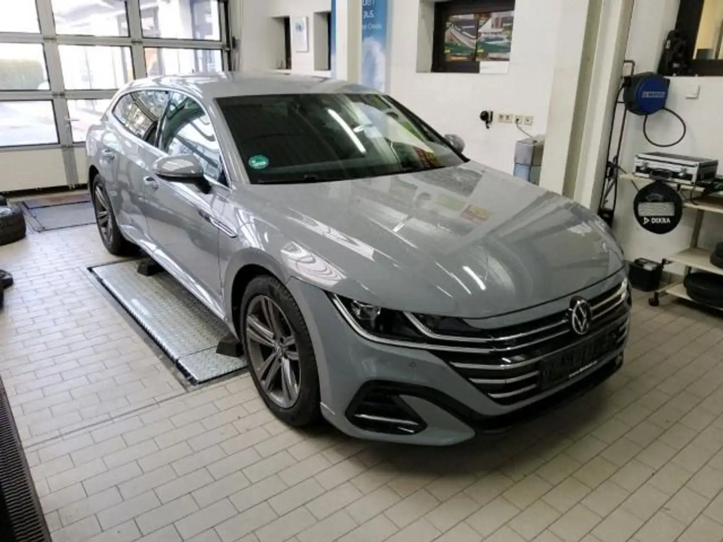 Volkswagen Arteon 2.0 TSI DSG R-LINE KAMERA Grau - 2