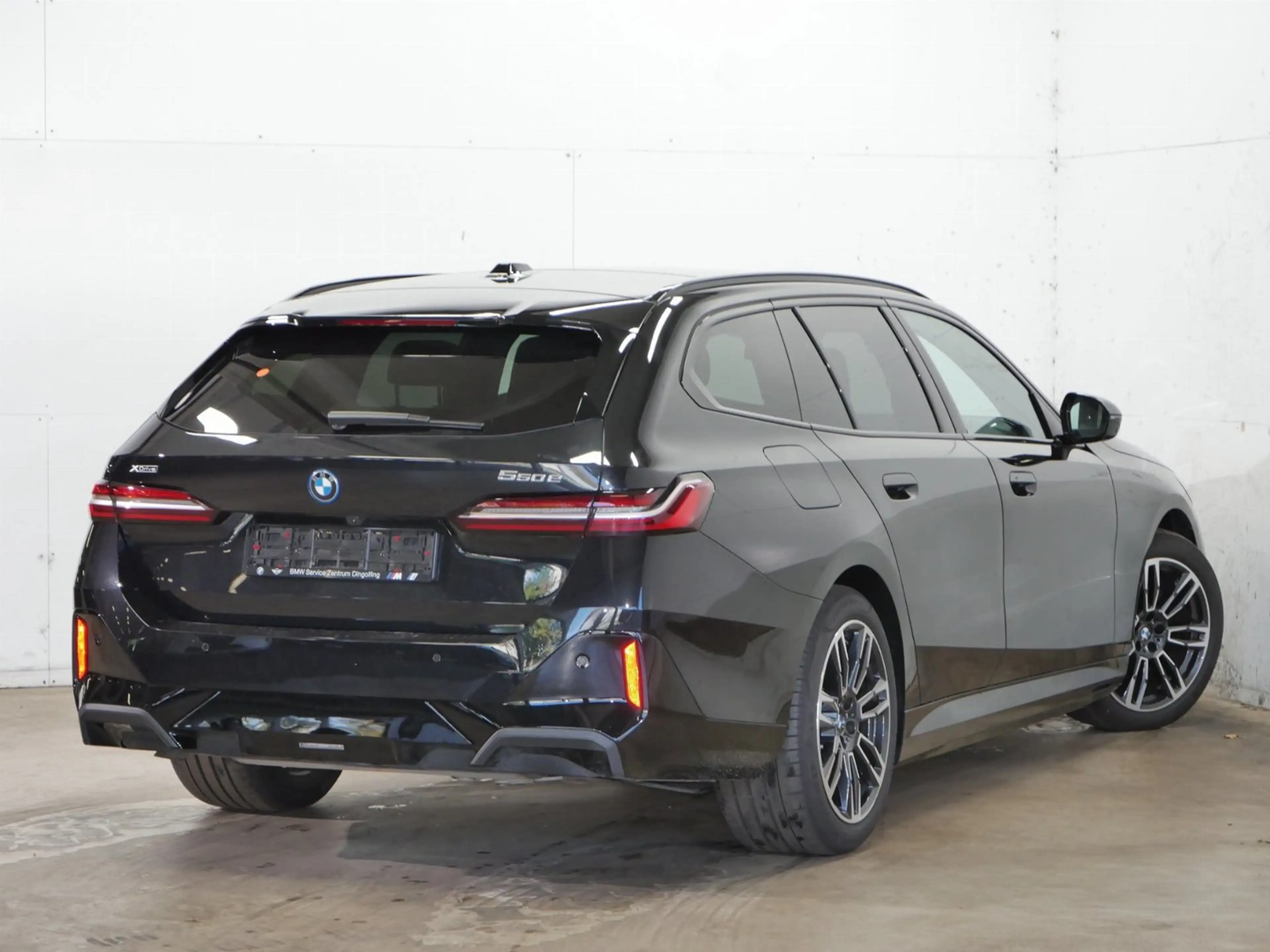 BMW 550 5-serie Touring 550e xDrive | Individual leder | S — photo 9