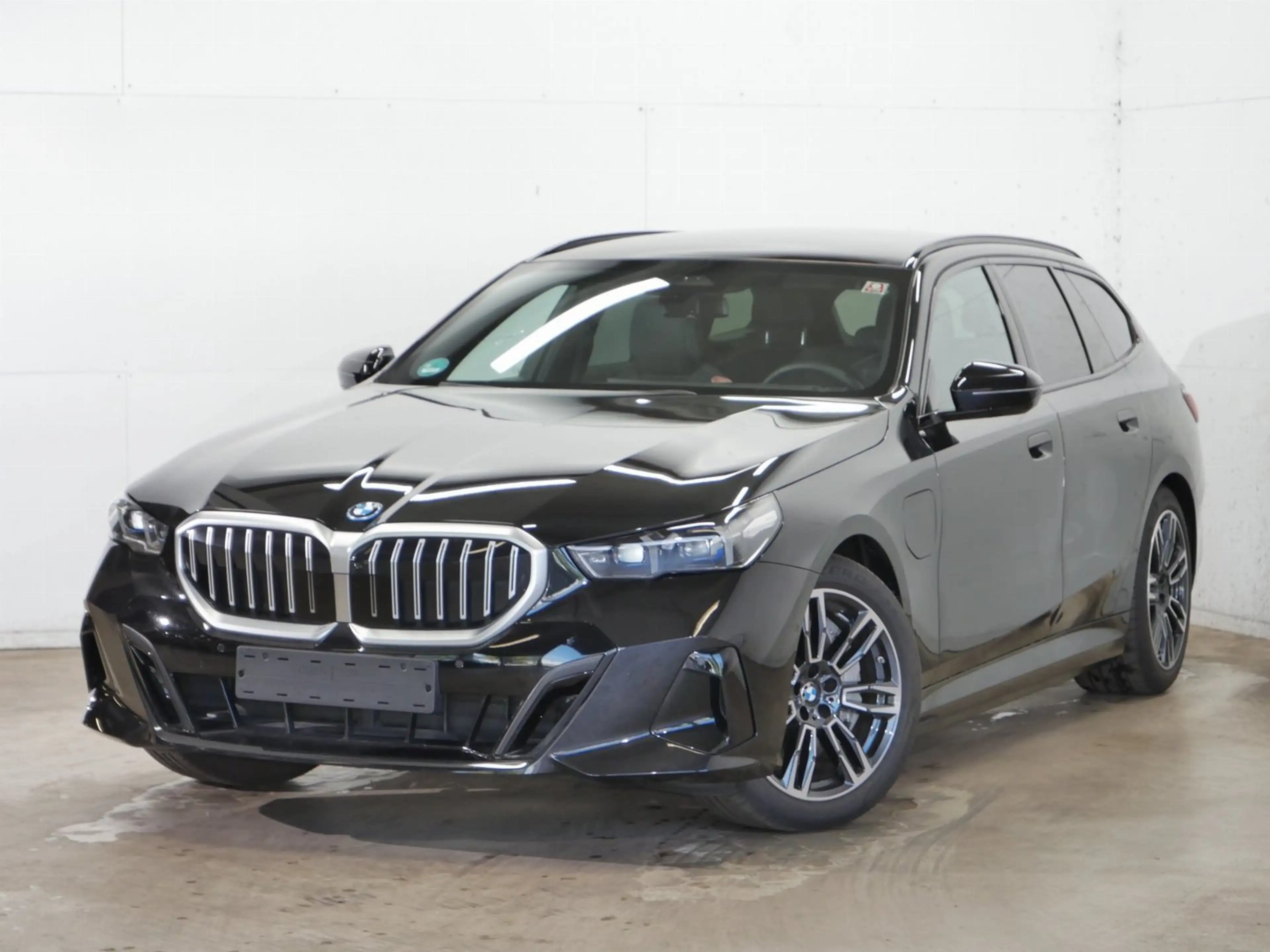 BMW 550 5-serie Touring 550e xDrive | Individual leder | S — photo 3