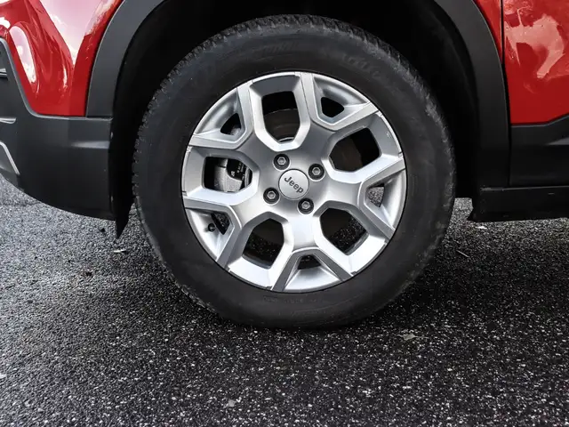 Jeep Avenger view 3
