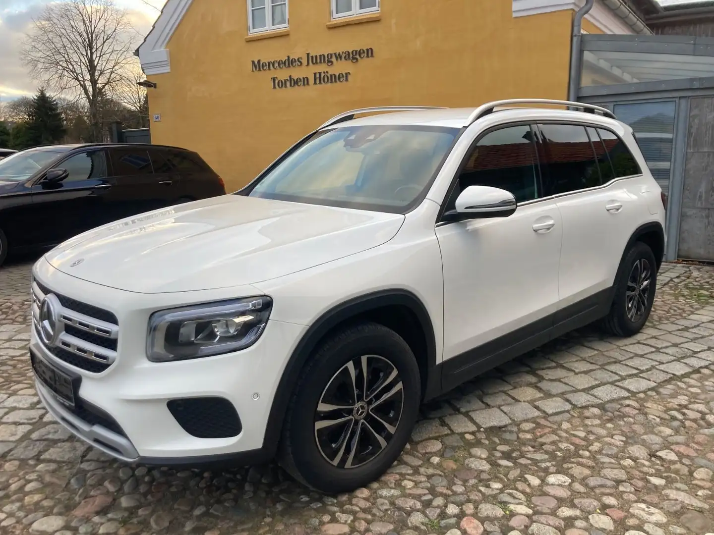 Mercedes-Benz GLB 180 d  Style LED AHK M-Bux DAB 1.Hd 8Räder Weiß - 1