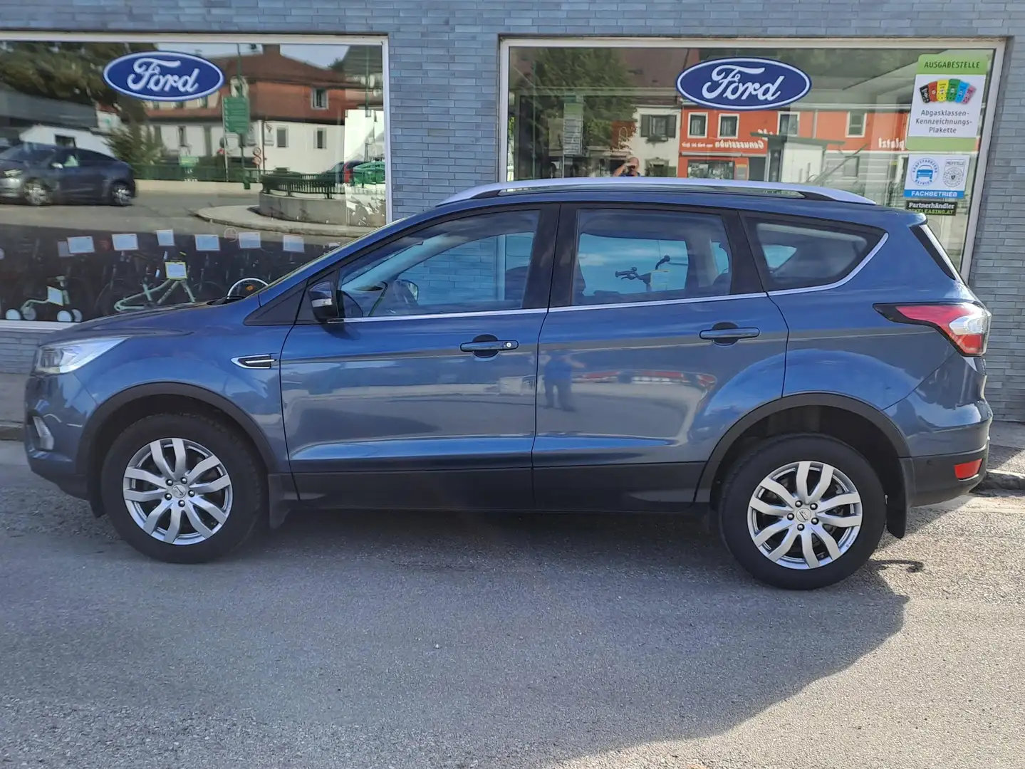 Ford Kuga 2,0 TDCi Titanium Blau - 2