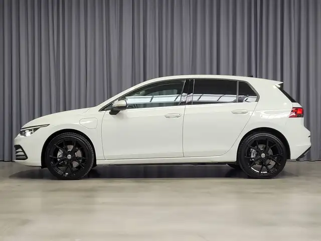 Volkswagen Golf view 2