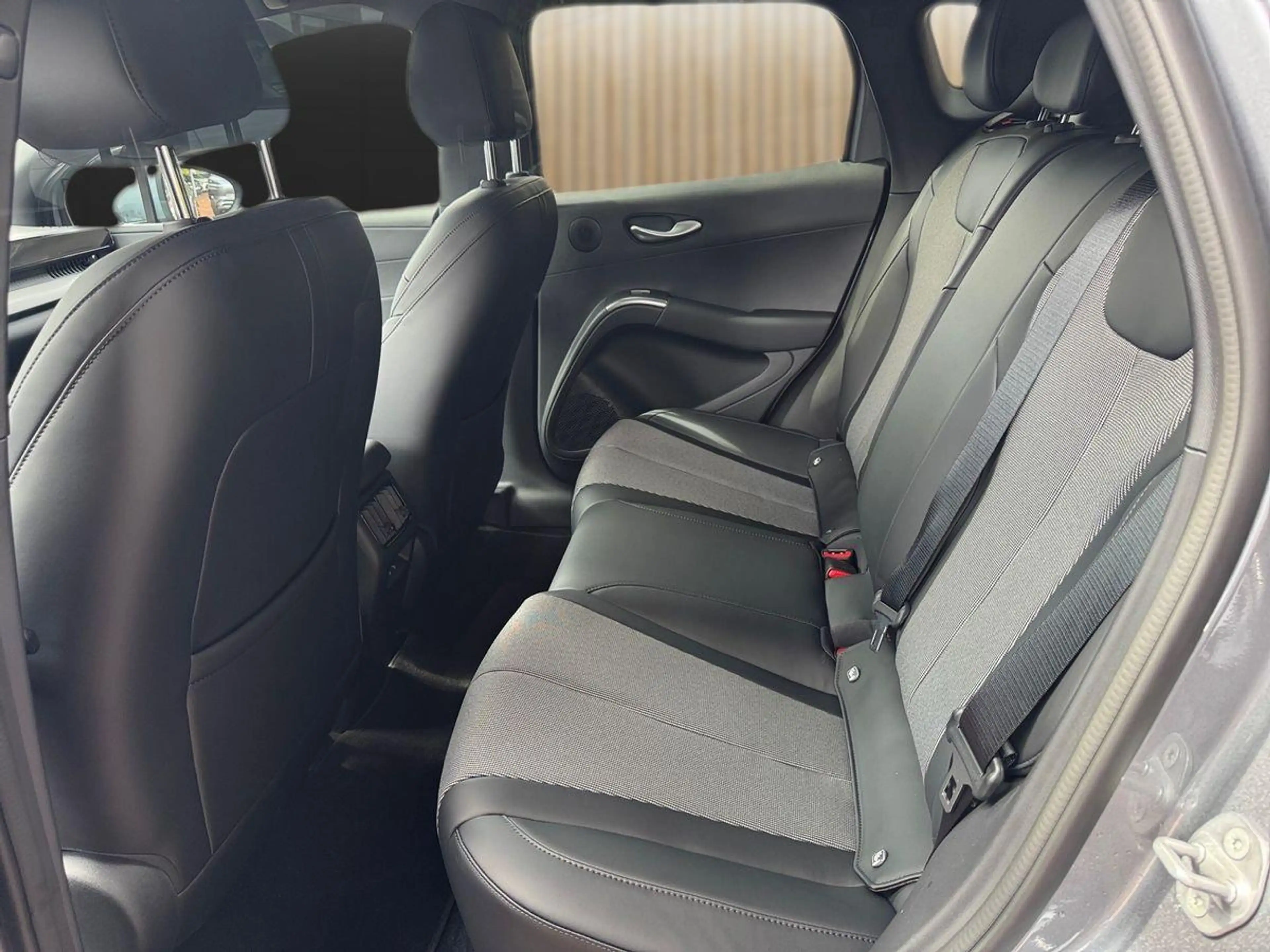 BYD Dolphin G 1.5 DM-i PHEV 156 kW Comfort — photo 12