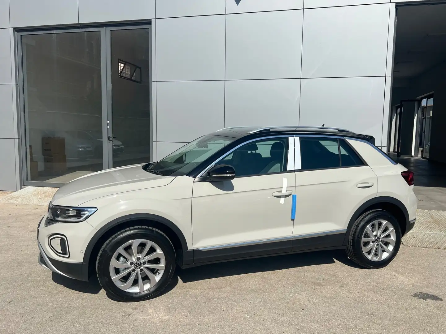 Volkswagen T-Roc 1.0 tsi Style possibilità noleggio no scoring Grey - 2