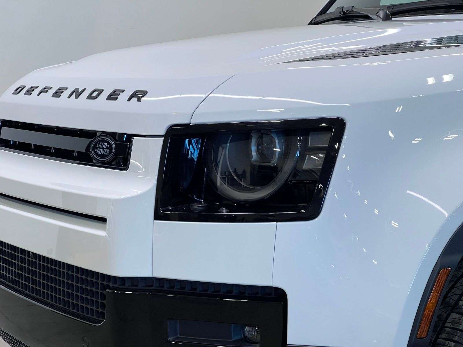 2026 Land Rover Defender 110 P300 S | LEASE FROM $899 PER MONTH thumb 13