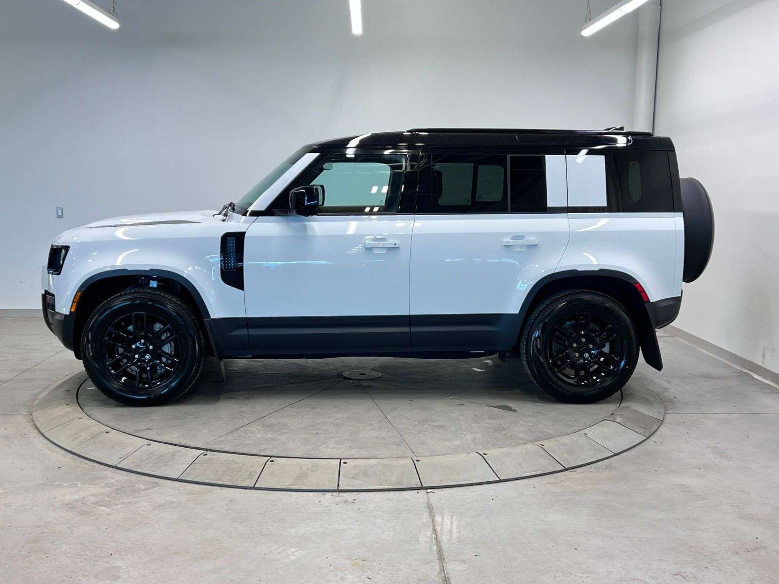 2026 Land Rover Defender 110 P300 S | LEASE FROM $899 PER MONTH alt 2
