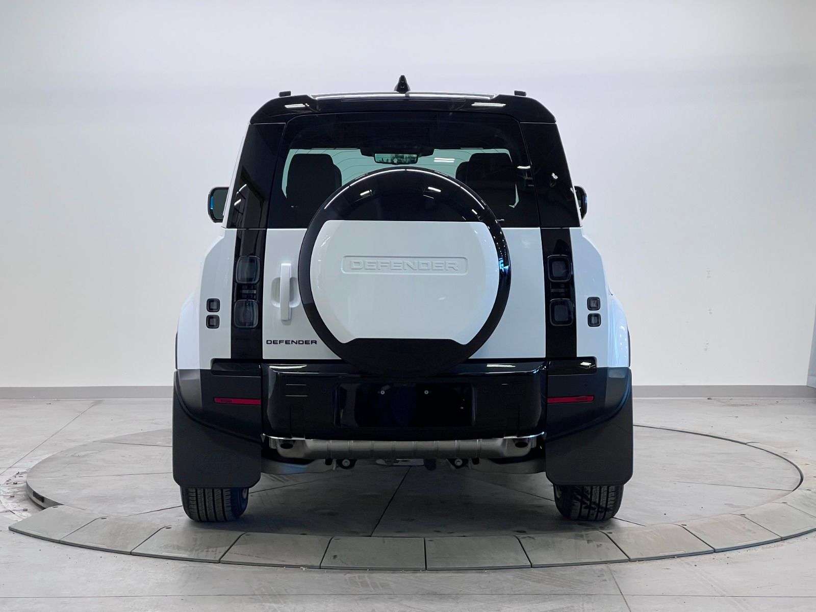 2026 Land Rover Defender 110 P300 S | LEASE FROM $899 PER MONTH thumb 6