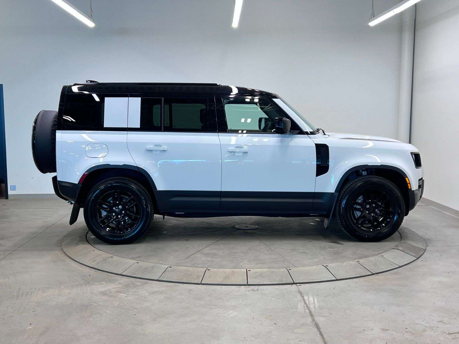 2026 Land Rover Defender 110 P300 S | LEASE FROM $899 PER MONTH thumb 7