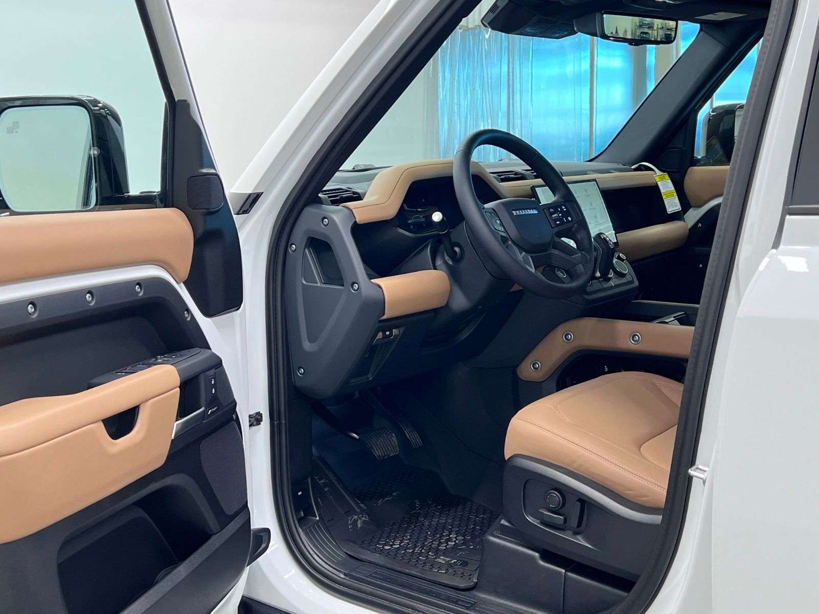 2026 Land Rover Defender 110 P300 S | LEASE FROM $899 PER MONTH alt 4