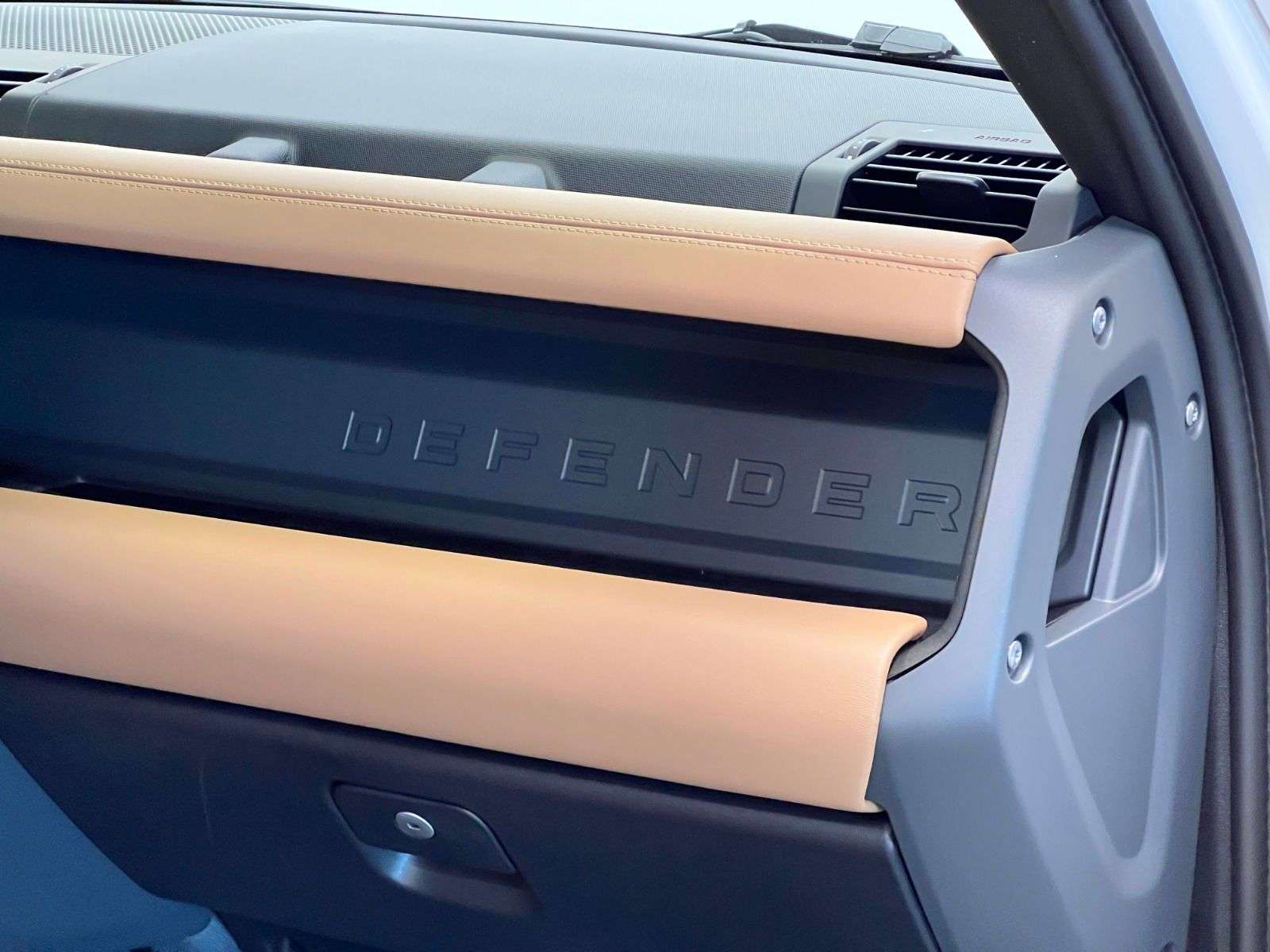 2026 Land Rover Defender 110 P300 S | LEASE FROM $899 PER MONTH thumb 32