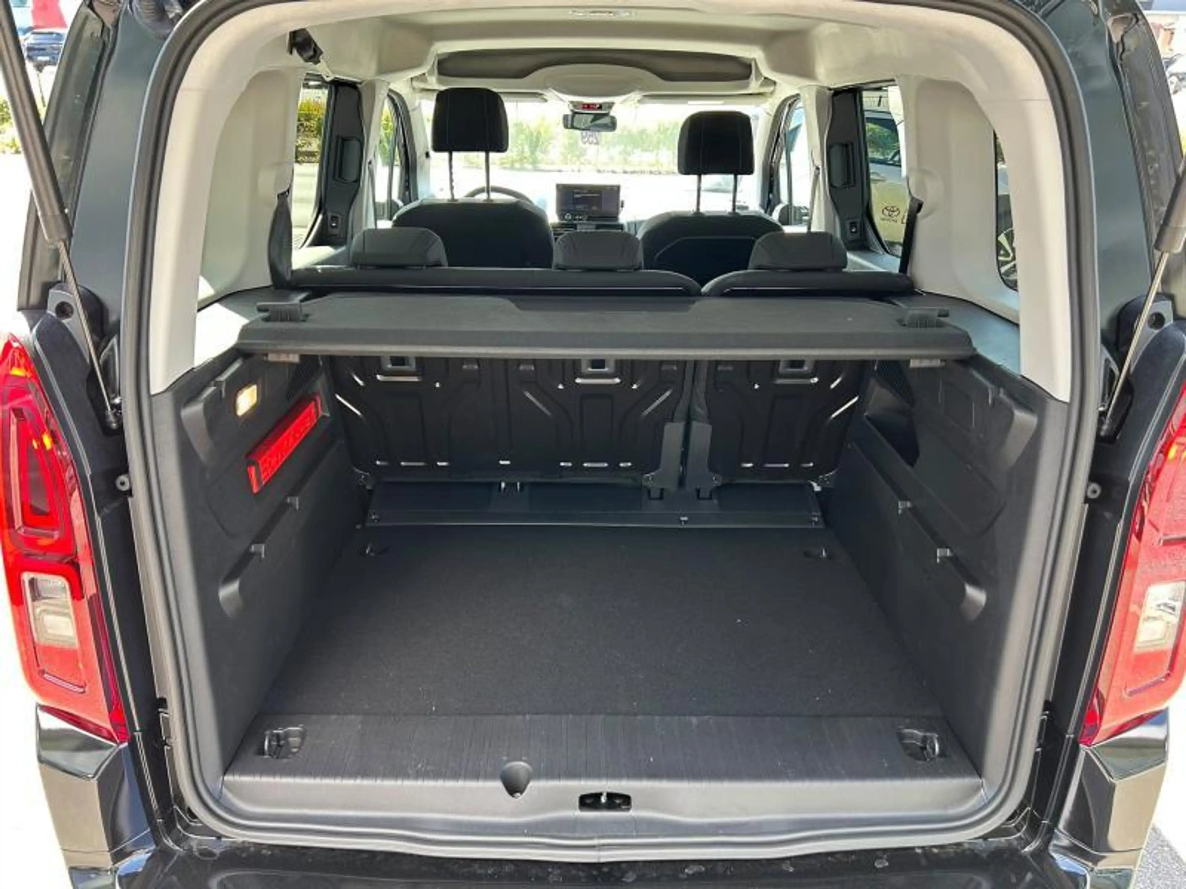 Toyota Verso 1.2B MT SWB FAMILY — photo 7