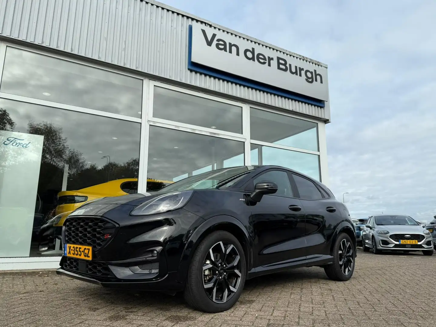 Ford Puma ST-Line X 1.0 EcoBoost Hybrid 125pk Afneembare tre Zwart - 2