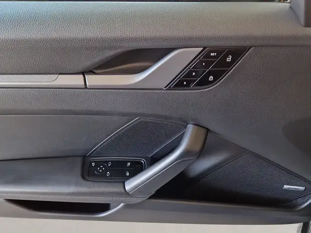 Porsche 911 view 14