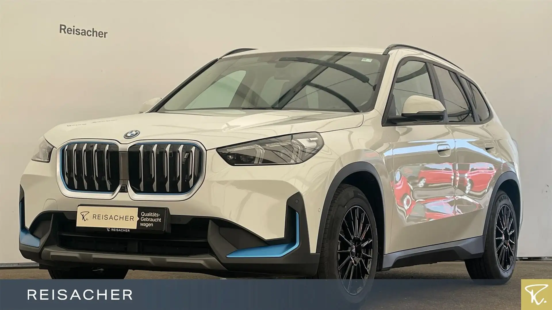 BMW iX1 IX1 A XDRIVE30 AHK KomfortZ ACC 360 HuD 17"LM Weiß - 1