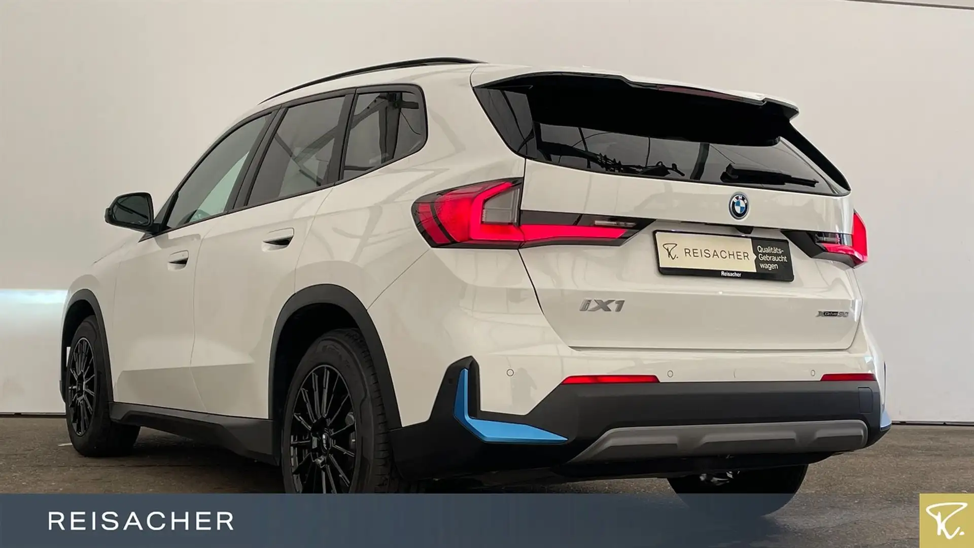 BMW iX1 IX1 A XDRIVE30 AHK KomfortZ ACC 360 HuD 17"LM Weiß - 2