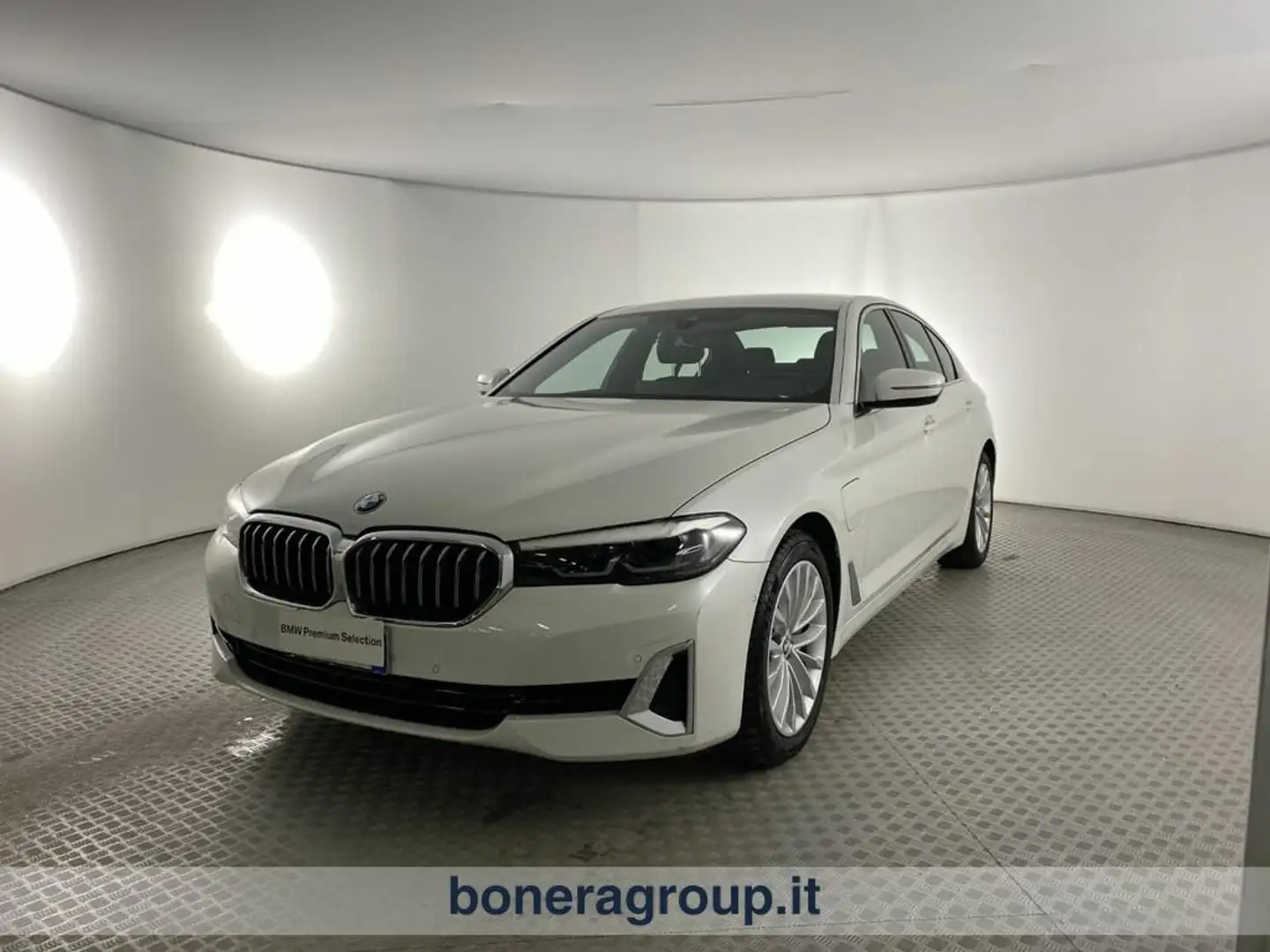 BMW 530 e Luxury auto bijela - 1