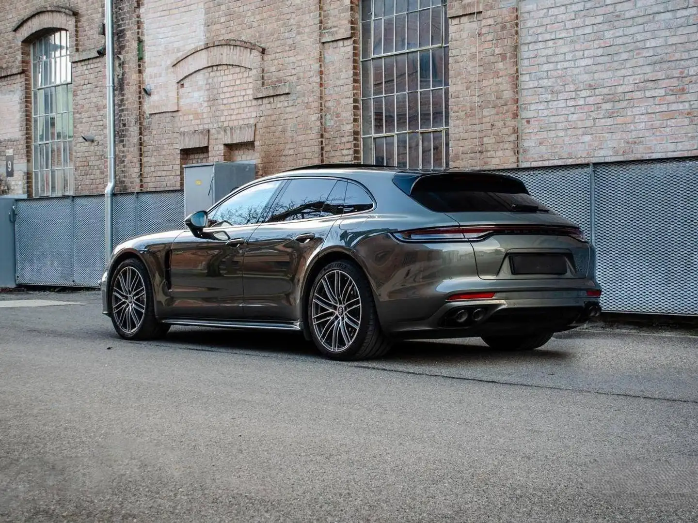 Porsche Panamera 4S E-Hybrid / Approved 11-2027 / MJ 2022 Grün - 1