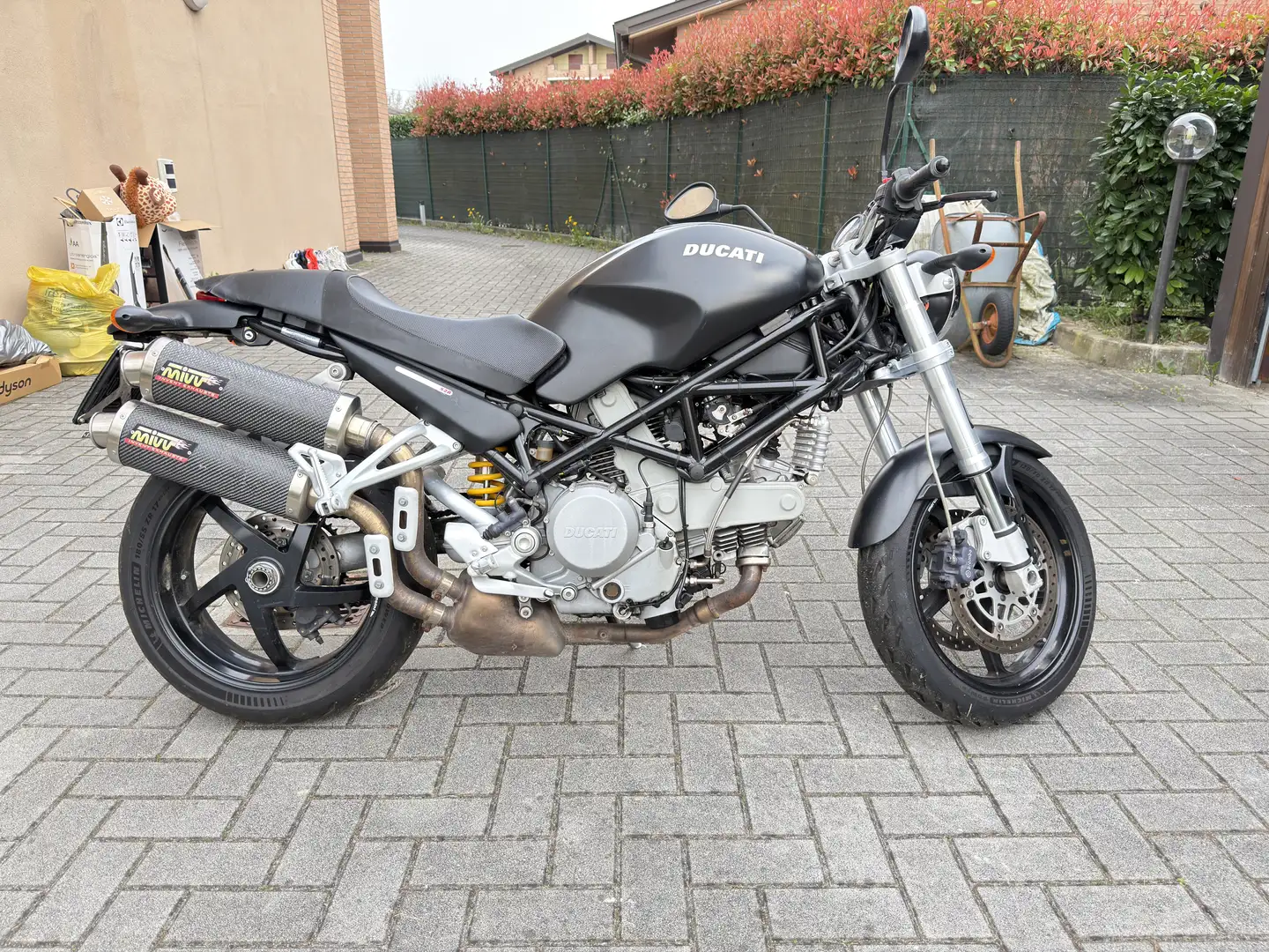 Ducati Monster 800 - 2