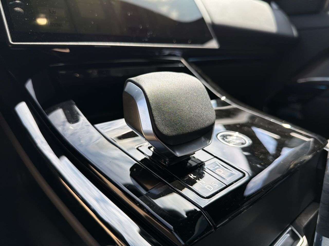 2026 Land Rover Range Rover Sport P360 S thumb 17