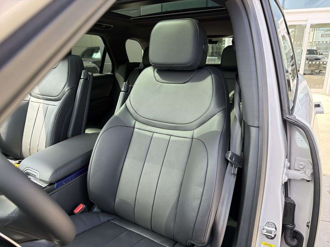 2026 Land Rover Range Rover Sport P360 S thumb 8