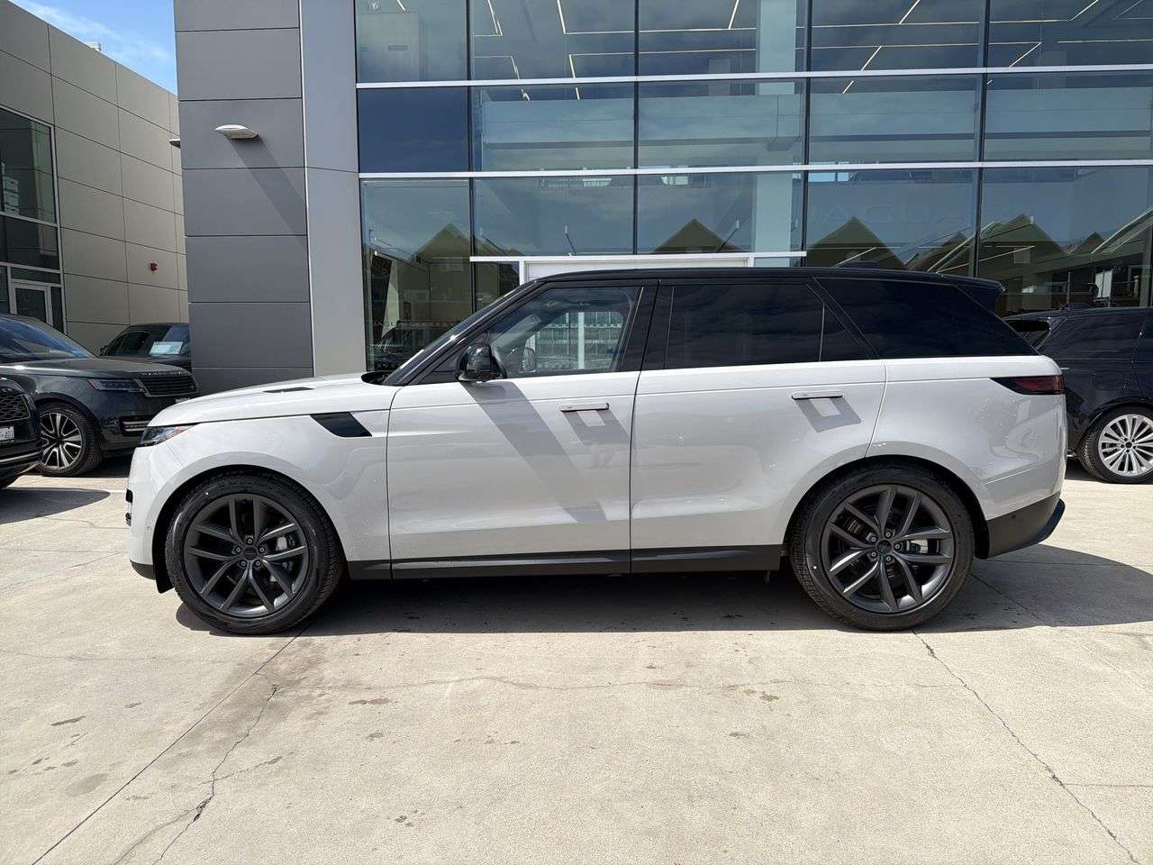 2026 Land Rover Range Rover Sport P360 S alt 5