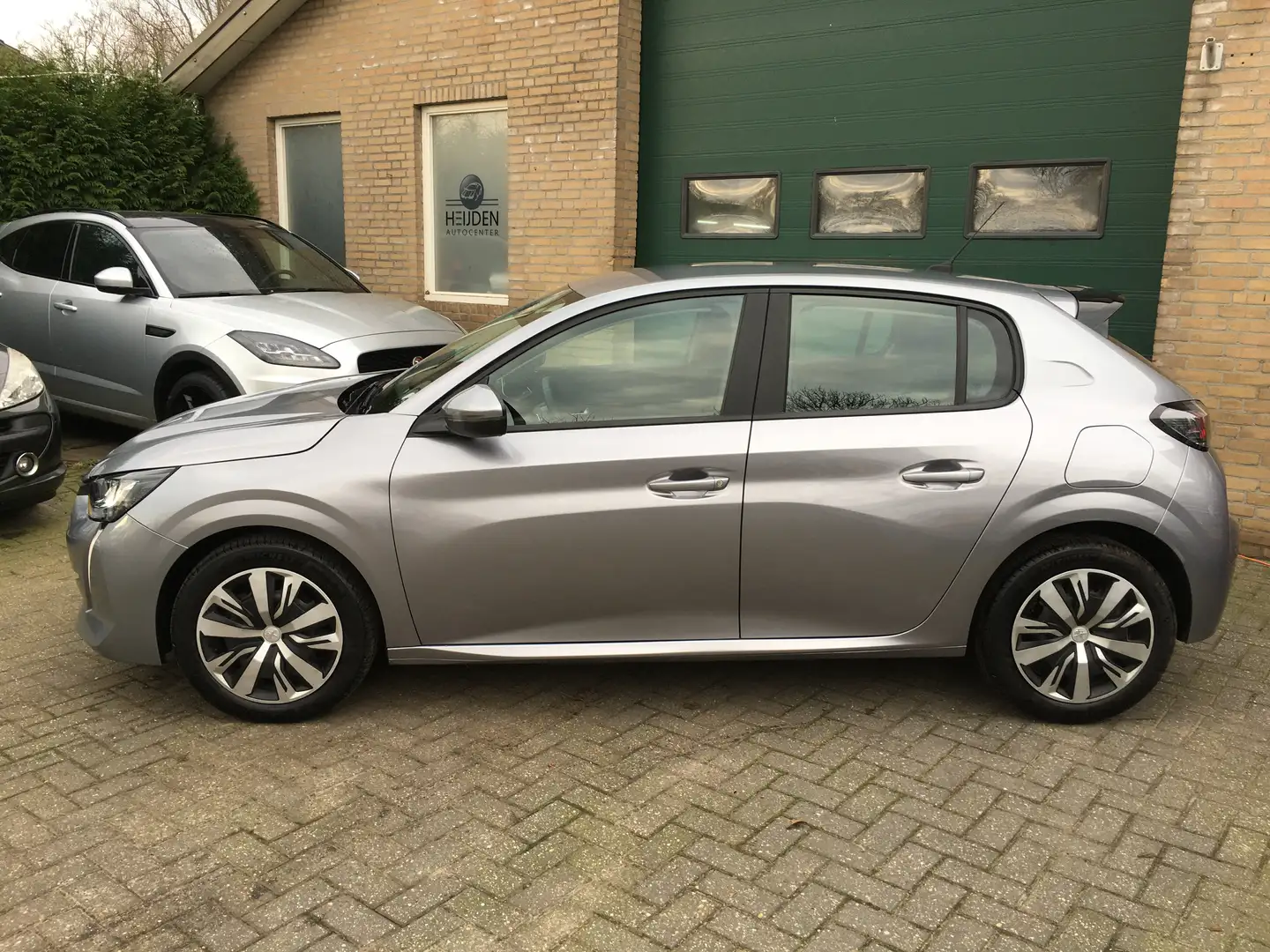 Peugeot 208 1.2 PT BL Allure Grau - 2