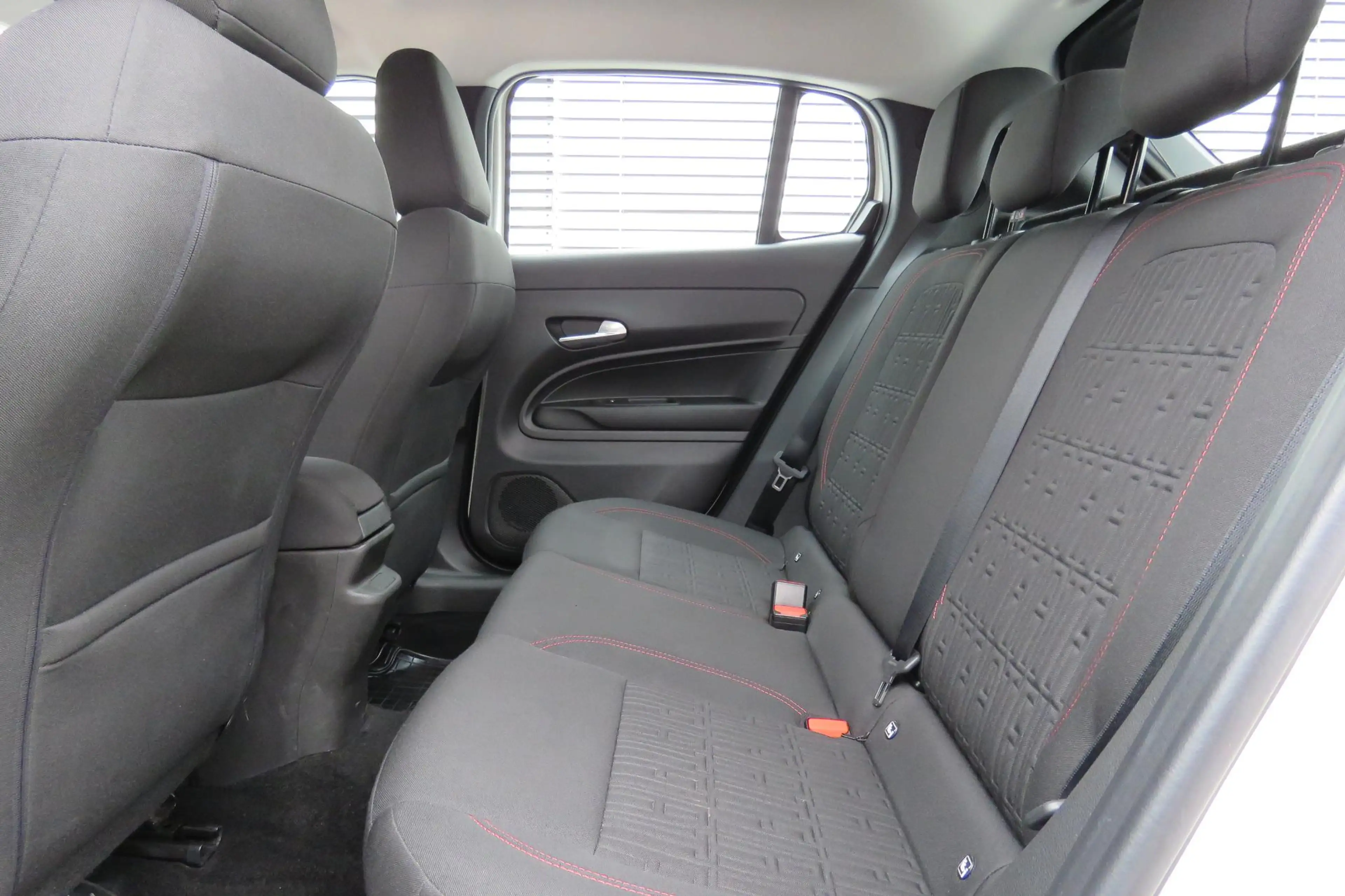 Fiat 600e RED 54 kWh | Apple Carplay / Android Auto | LED | — photo 12