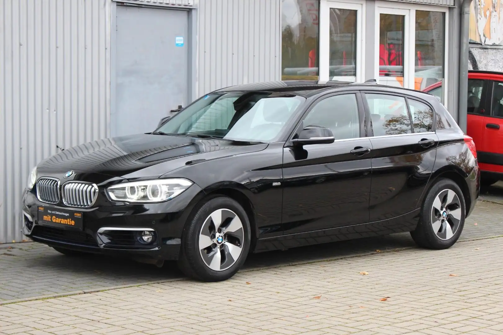 BMW 118 d Lim. 5-trg. Urban Line LED+Navi+Teilleder Schwarz - 1