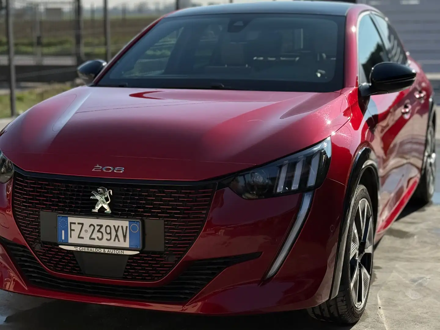 Peugeot e-208 GT pack Rosso - 1