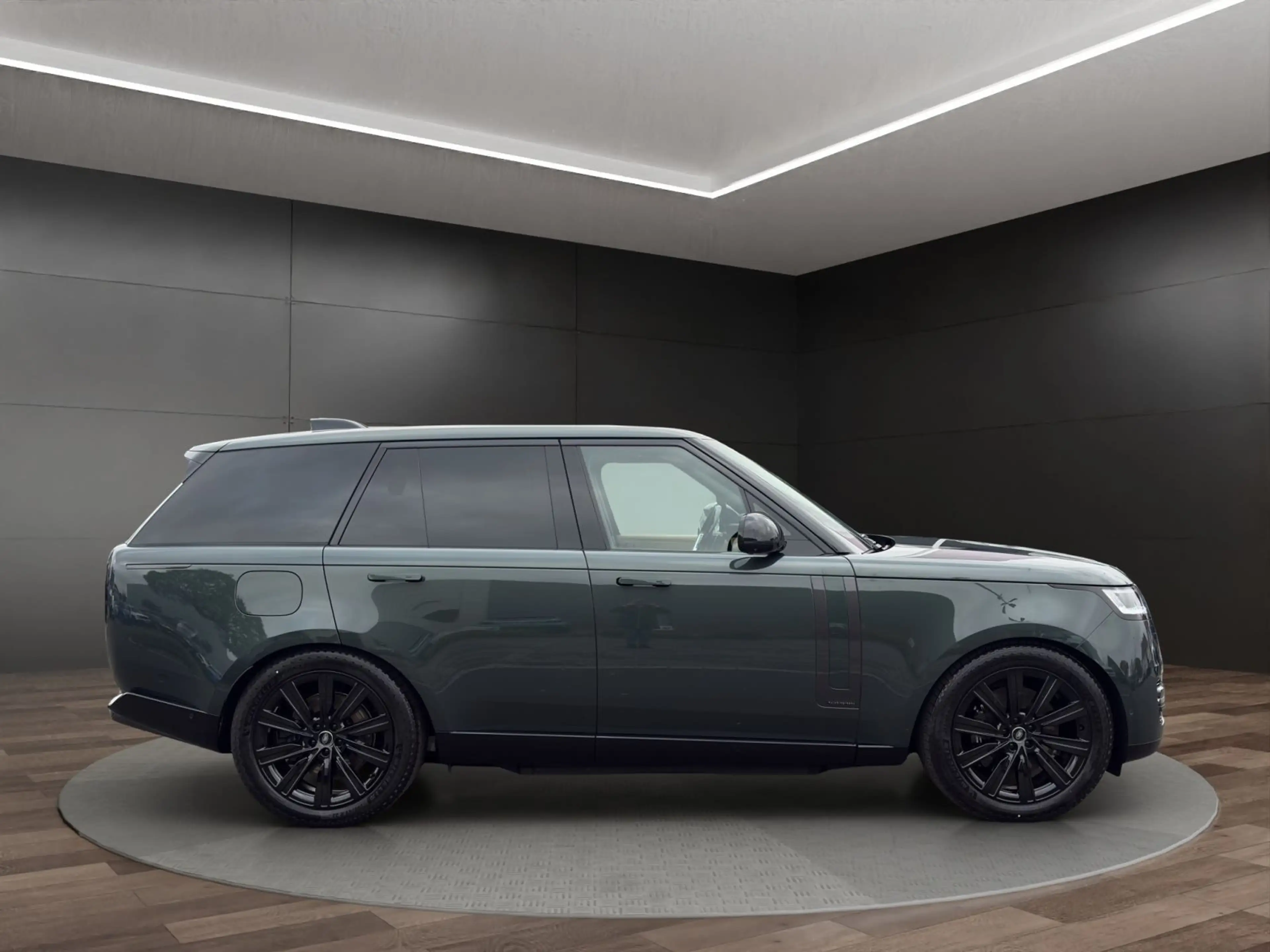 Land Rover Range Rover SWB 3.0 Plug-in Hybrid P550e Autobio — photo 3