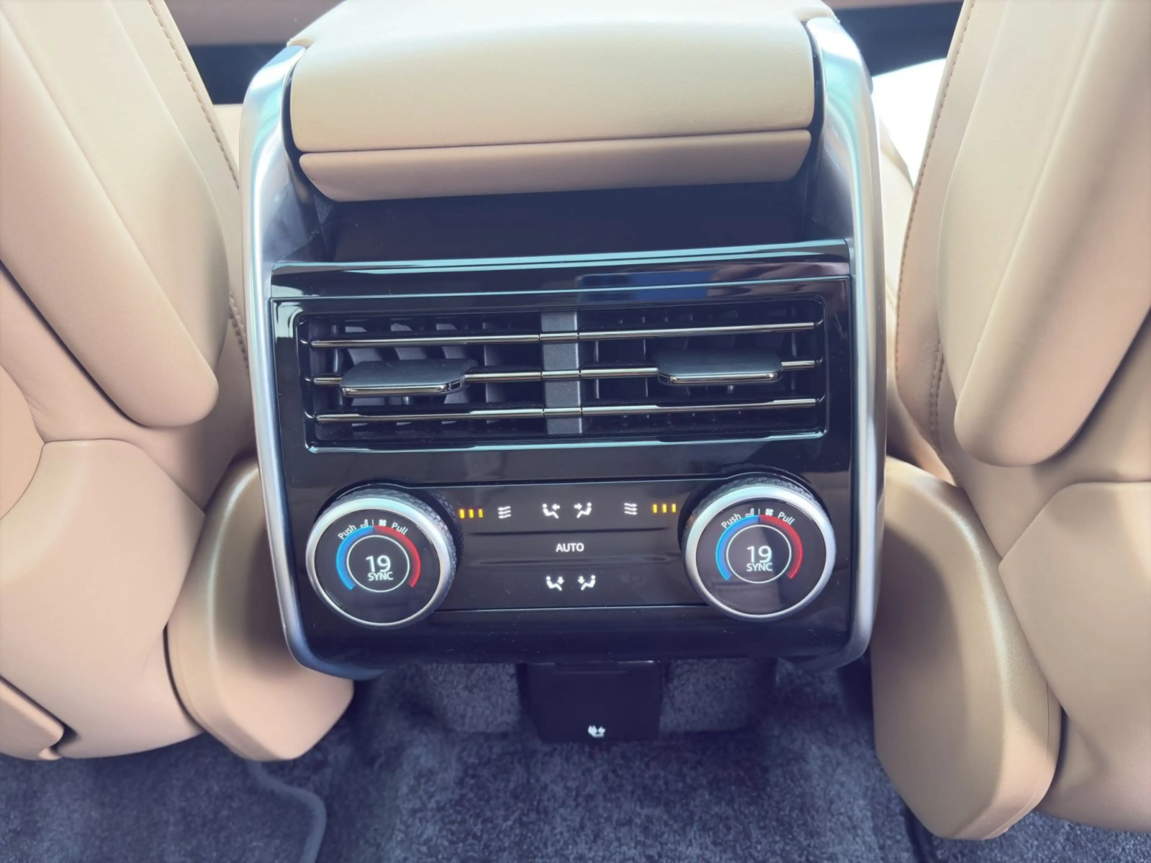 Land Rover Range Rover SWB 3.0 Plug-in Hybrid P550e Autobio — photo 13