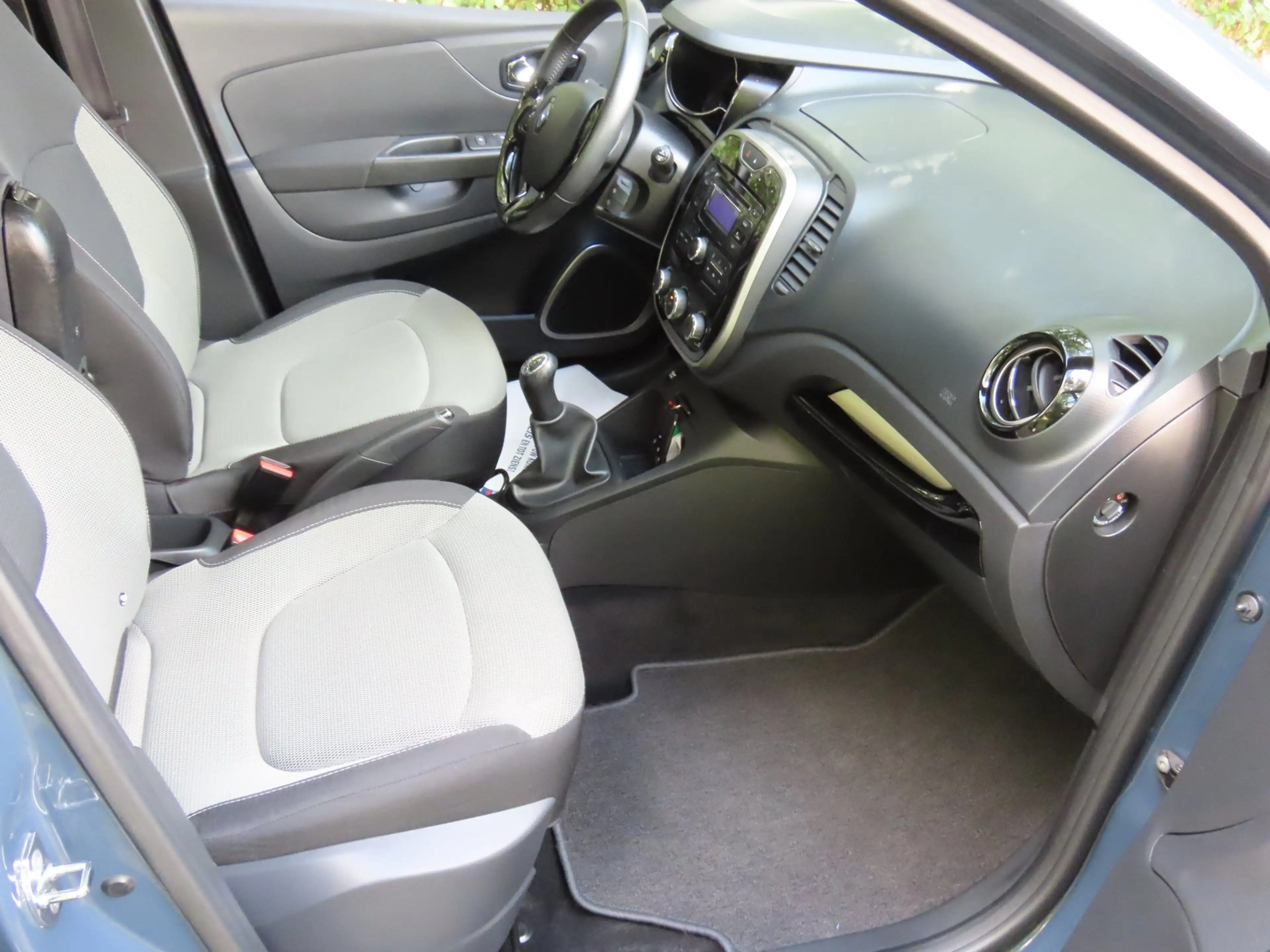 Renault Captur 0.9 TCe Expression — photo 14
