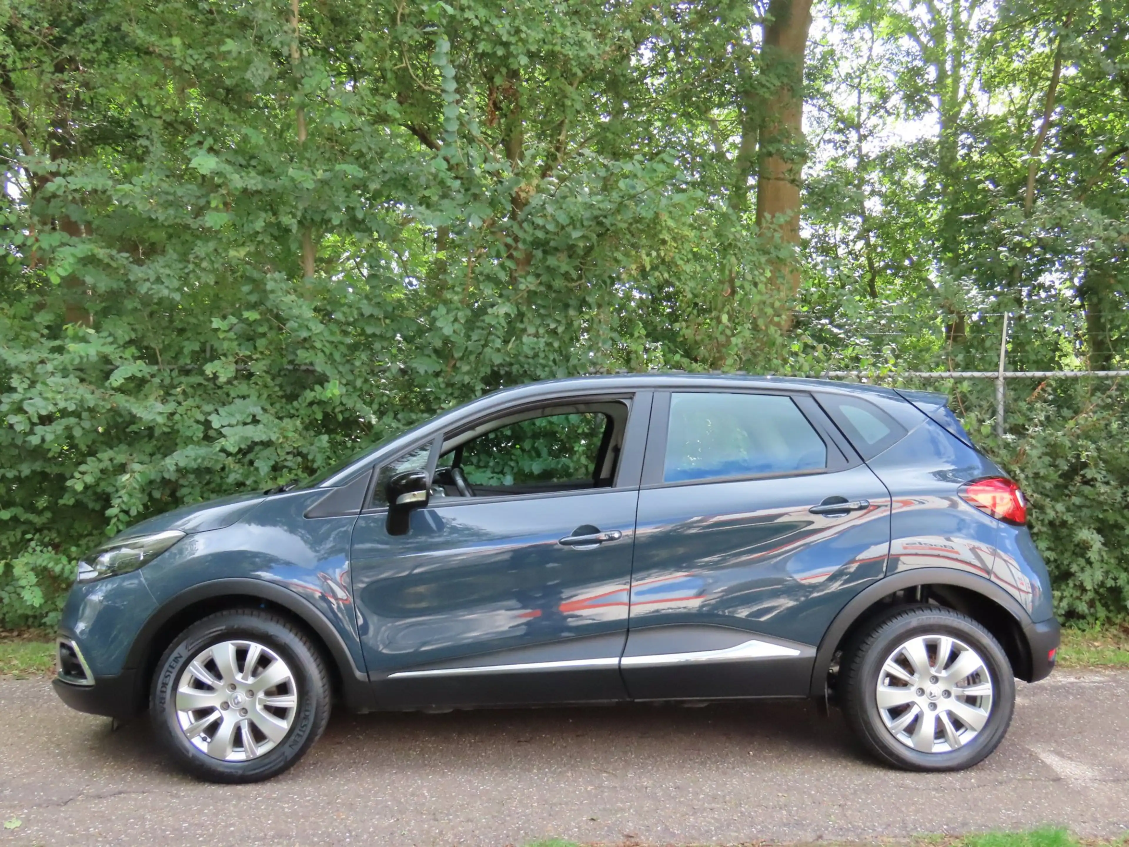 Renault Captur 0.9 TCe Expression — photo 2
