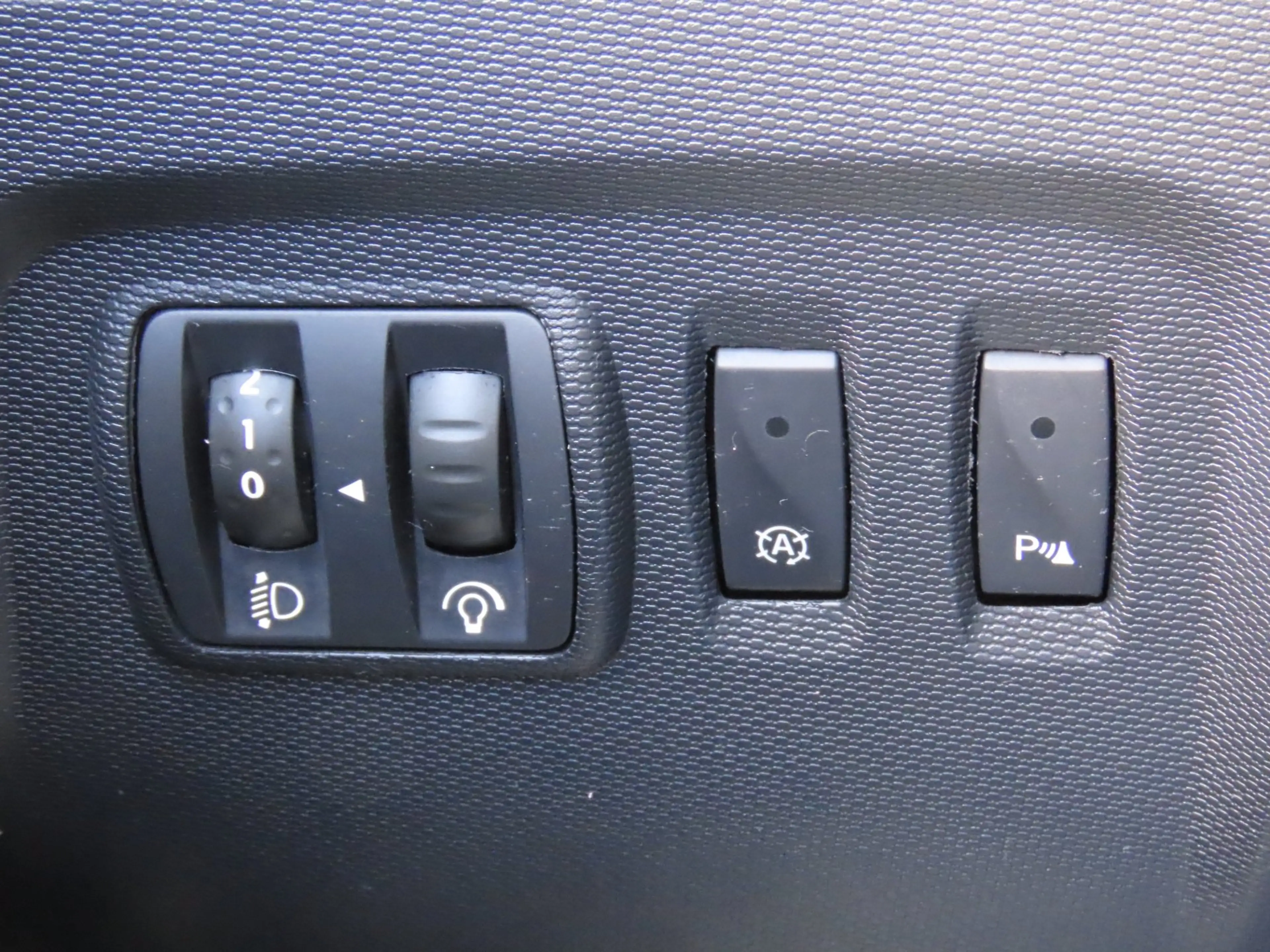 Renault Captur 0.9 TCe Expression — photo 17