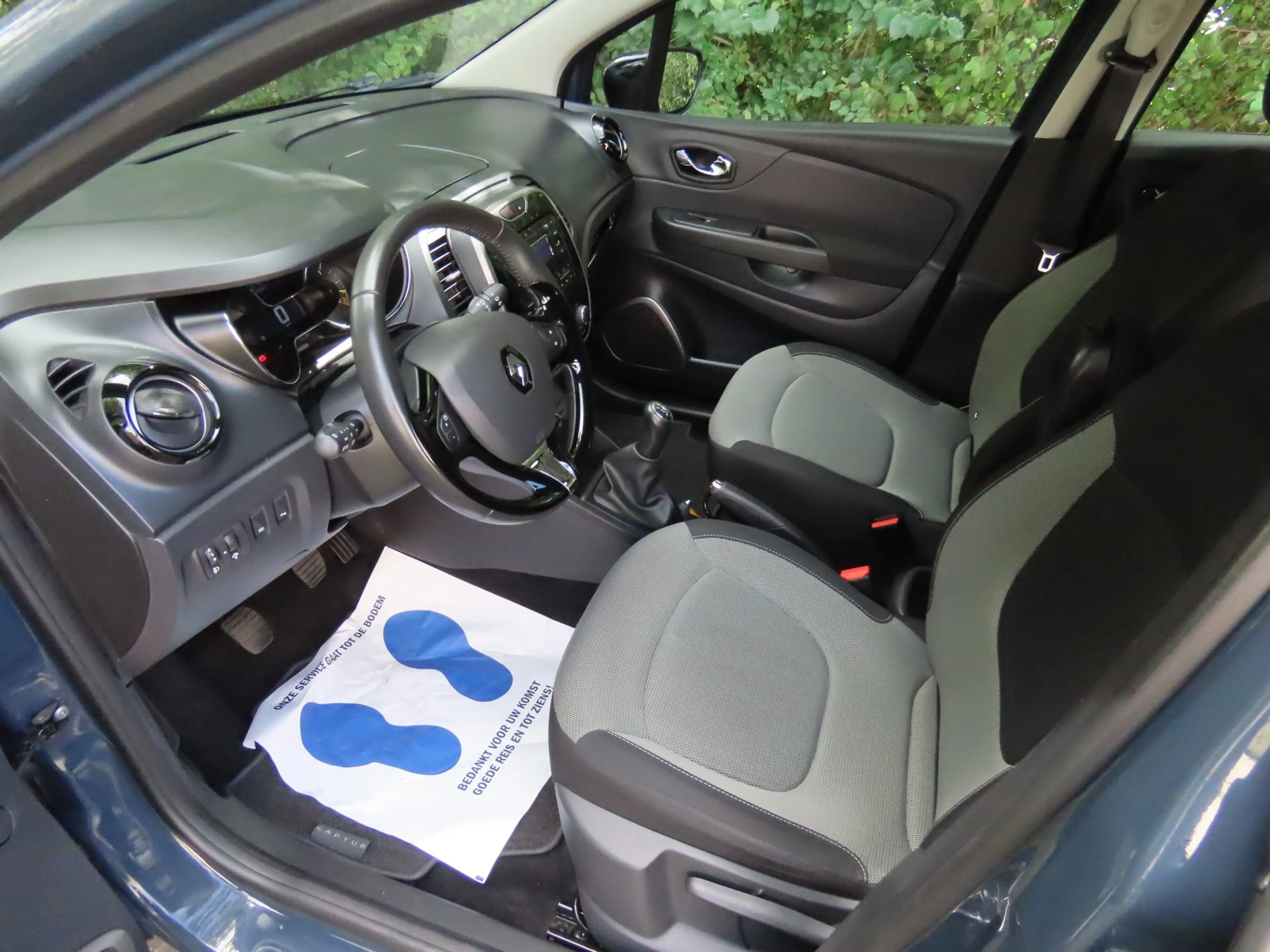 Renault Captur 0.9 TCe Expression — photo 10