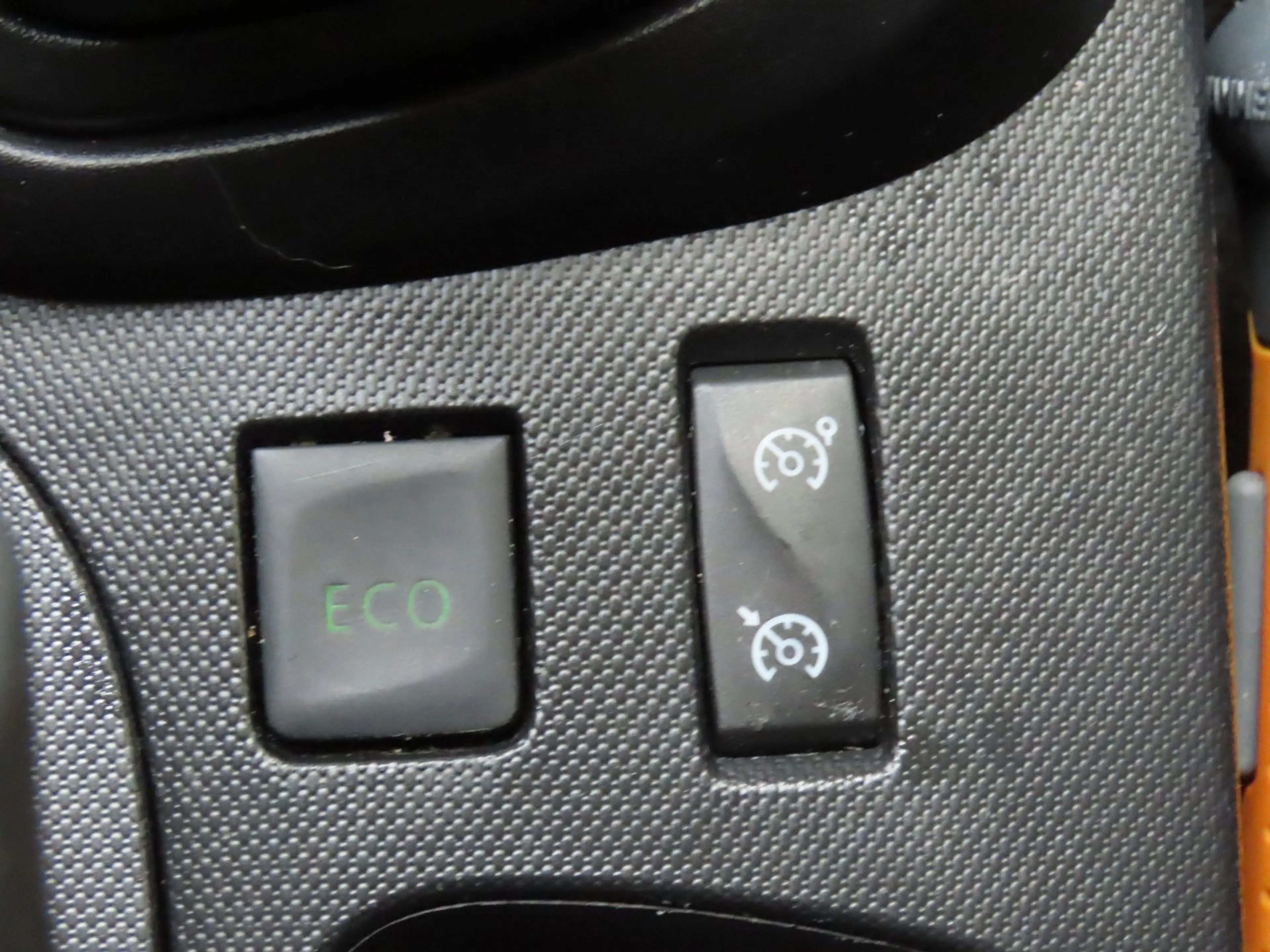 Renault Captur 0.9 TCe Expression — photo 18