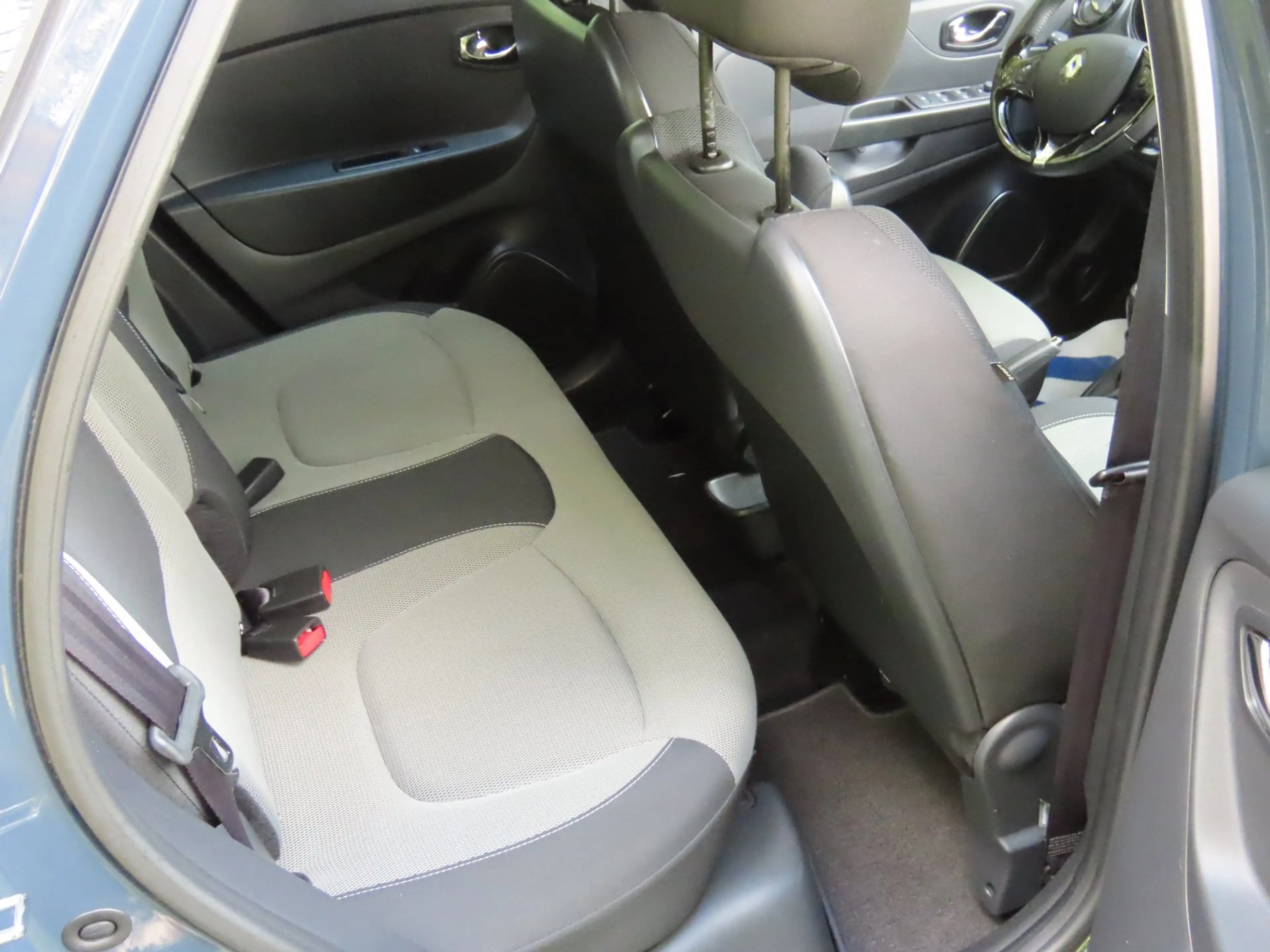Renault Captur 0.9 TCe Expression — photo 13