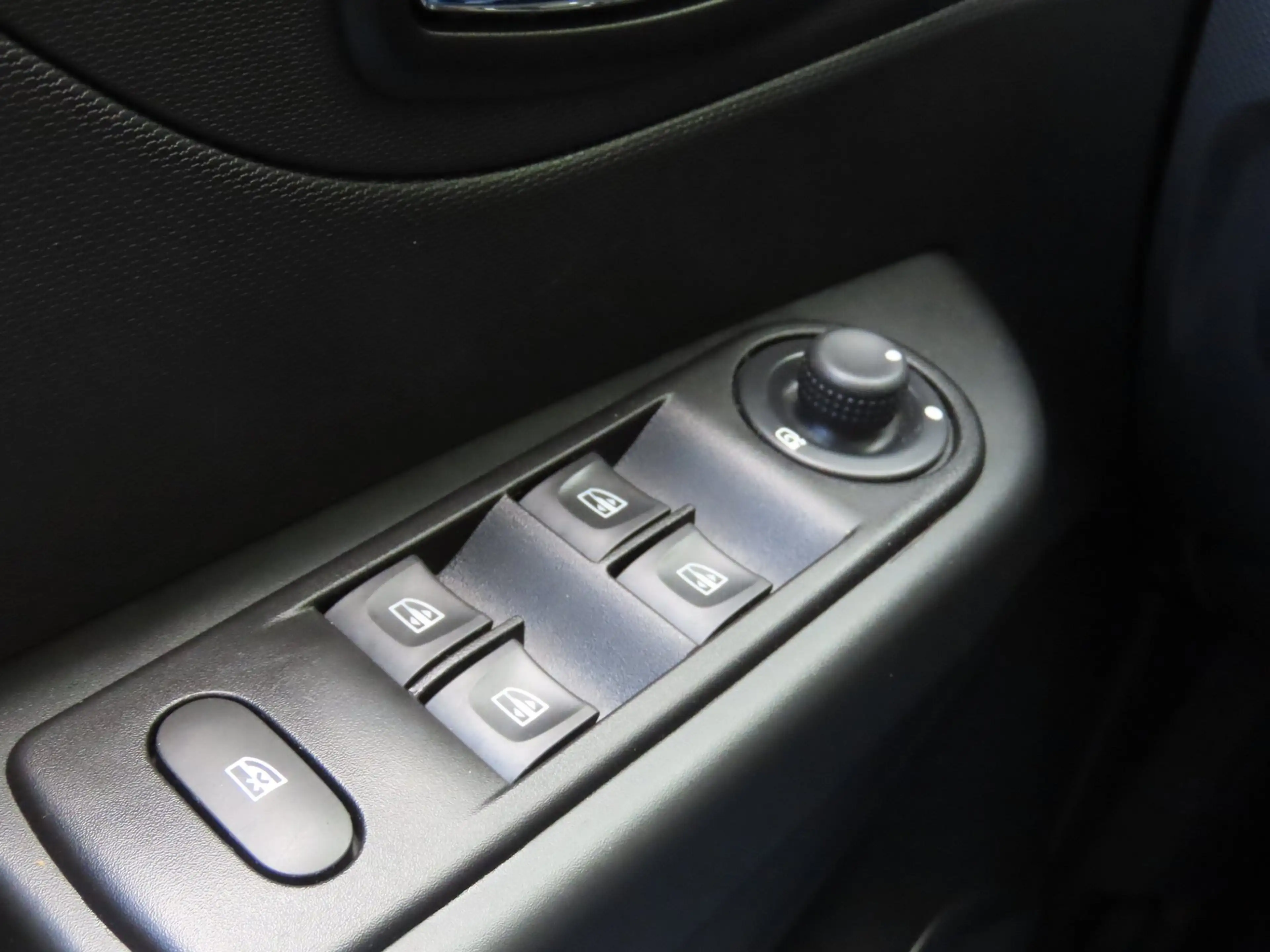 Renault Captur 0.9 TCe Expression — photo 20