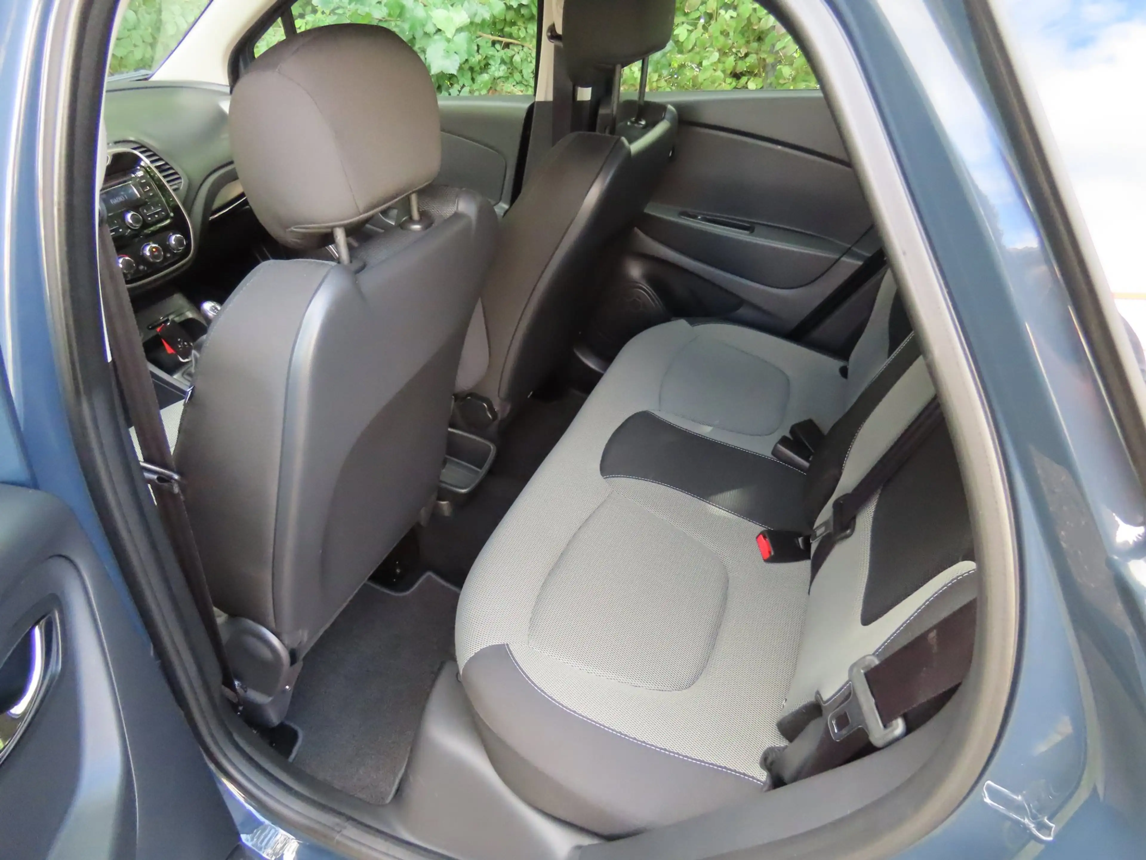 Renault Captur 0.9 TCe Expression — photo 11
