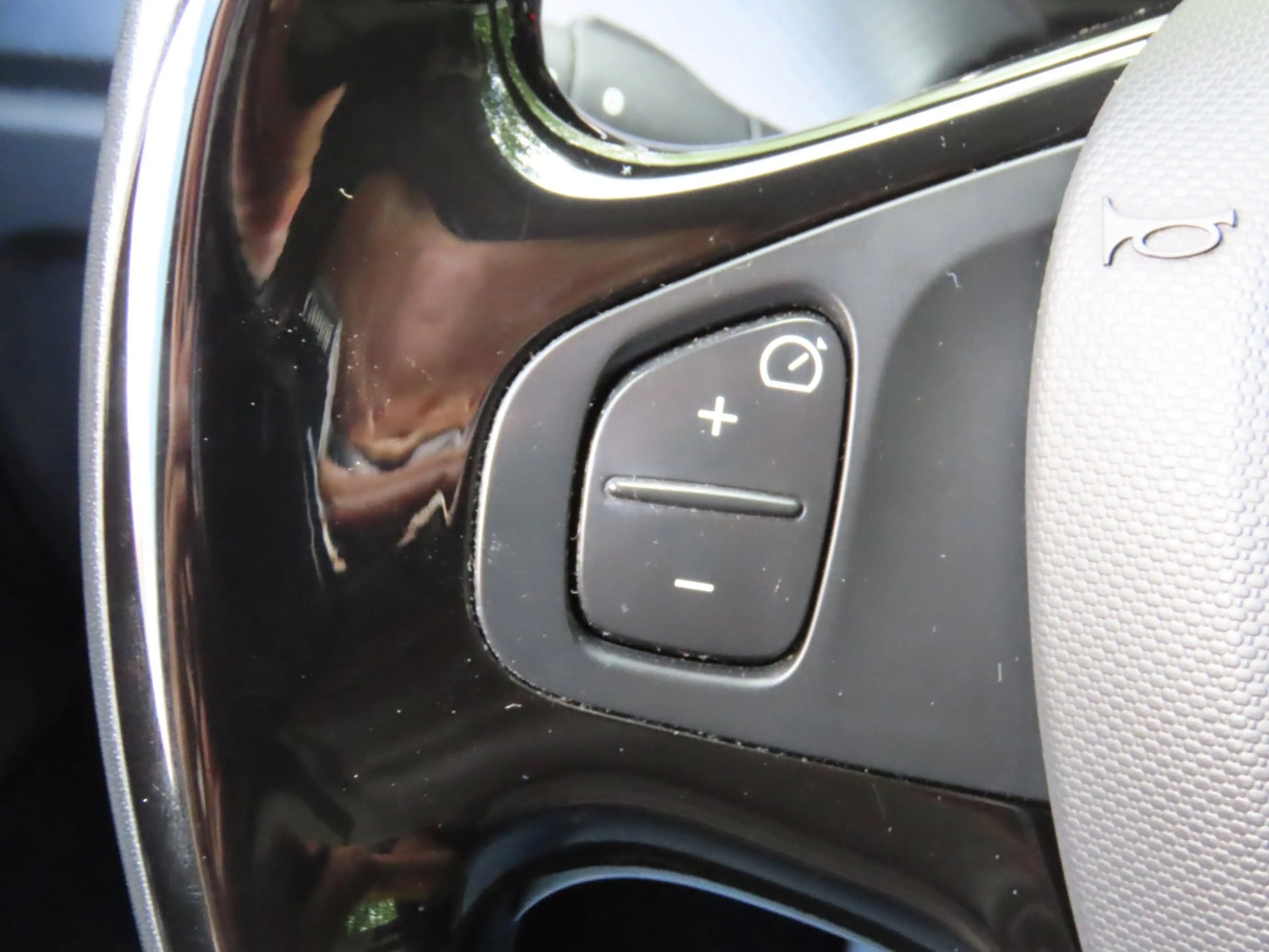 Renault Captur 0.9 TCe Expression — photo 19