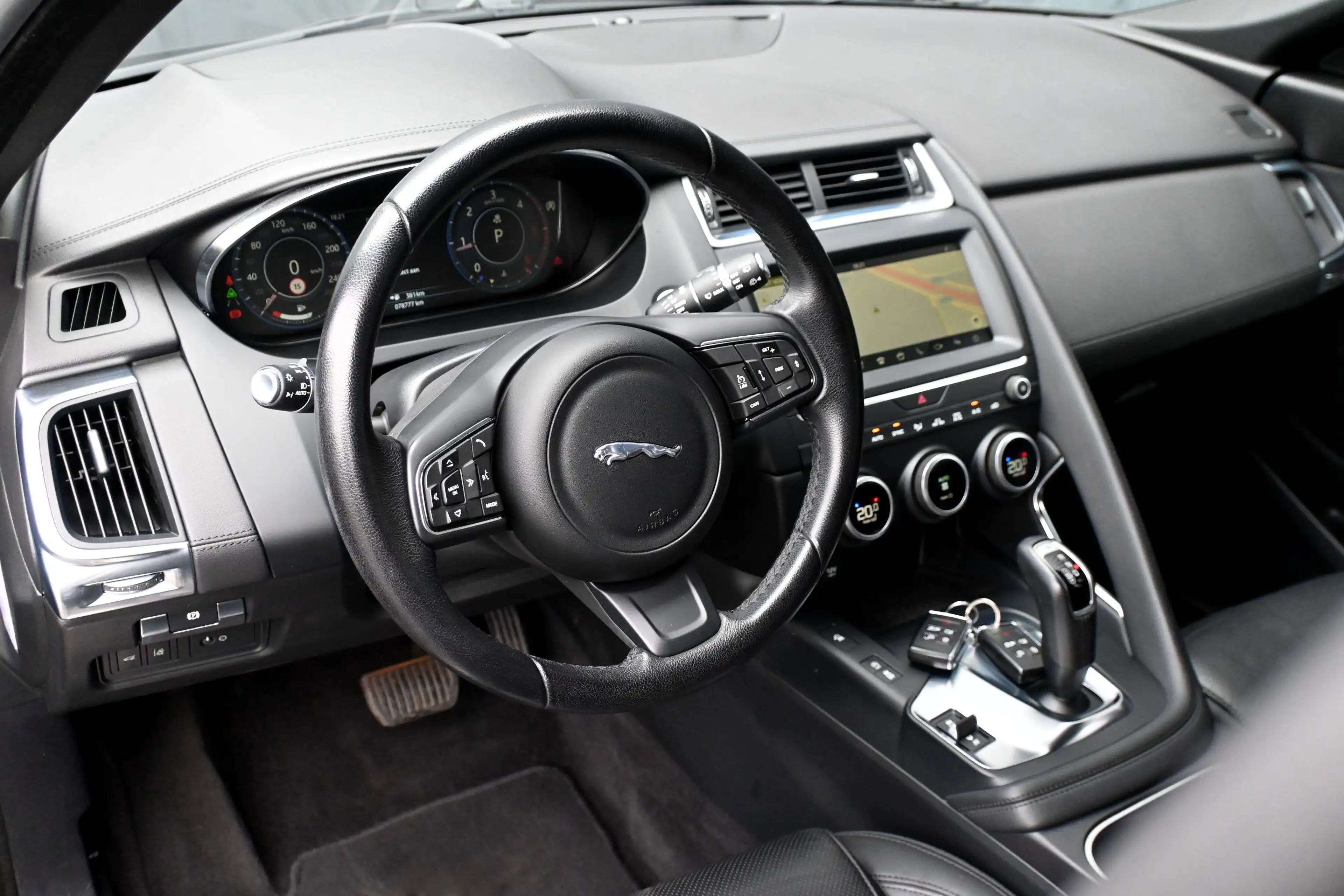 Jaguar E-Pace E-Pace 2.0 D AWD SE (EU6.2) — photo 11