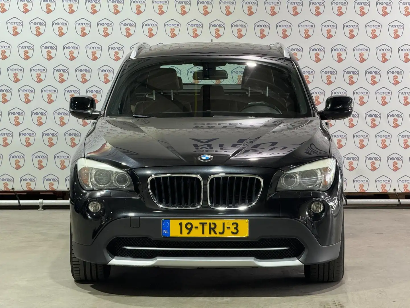 BMW X1 SDrive20i Business/PANO/NAVI/CRUISE/AIRCO/XENON Zwart - 2