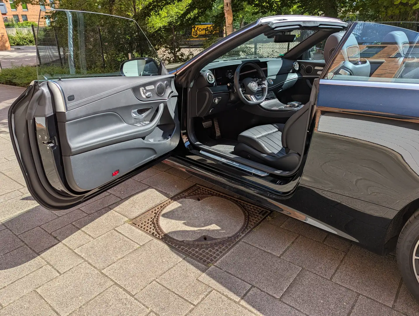 Mercedes-Benz E 220 E 220 d Cabrio 9G-TRONIC AMG Line Schwarz - 2